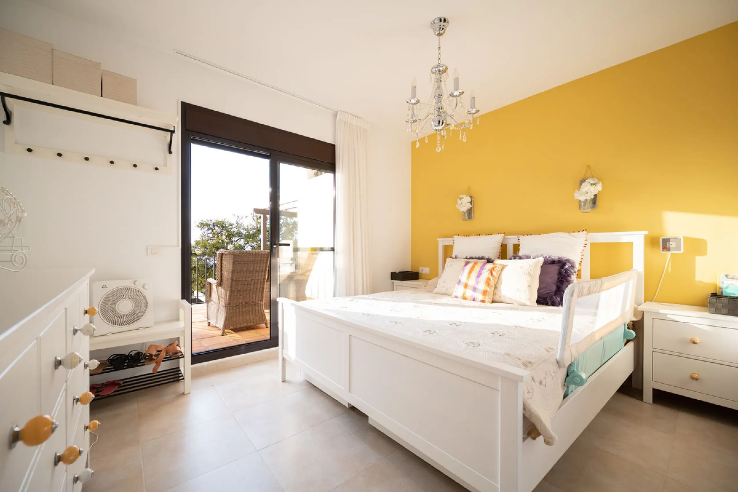 This elegant, partly furnished, and move-in-ready penthouse duplex in Pueblo Los Monteros is located in Altos de Los Monteros. It combines luxury and comfort in one of Marbella's most sought-after neighbourhoods.