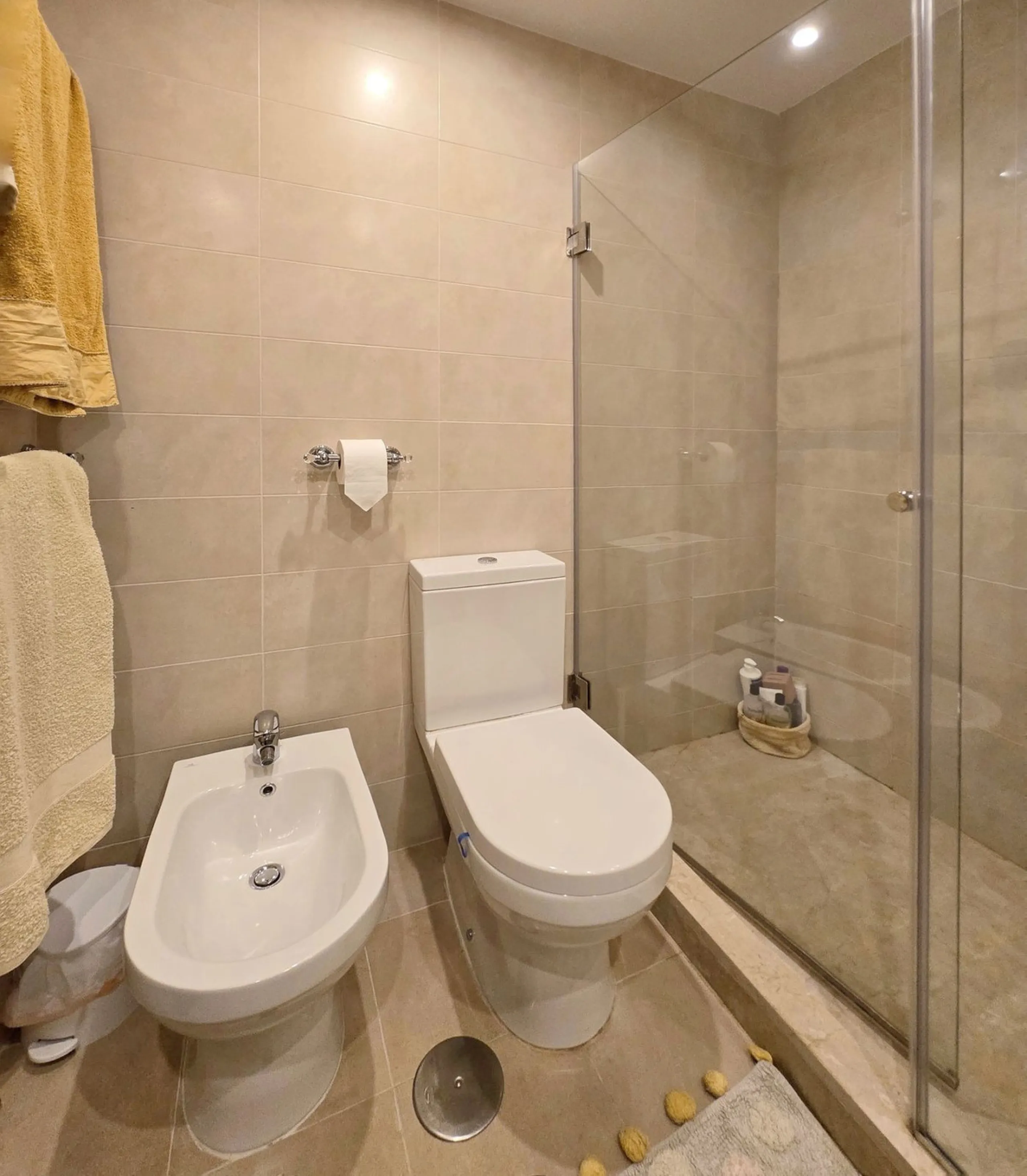 This elegant, partly furnished, and move-in-ready penthouse duplex in Pueblo Los Monteros is located in Altos de Los Monteros. It combines luxury and comfort in one of Marbella's most sought-after neighbourhoods.