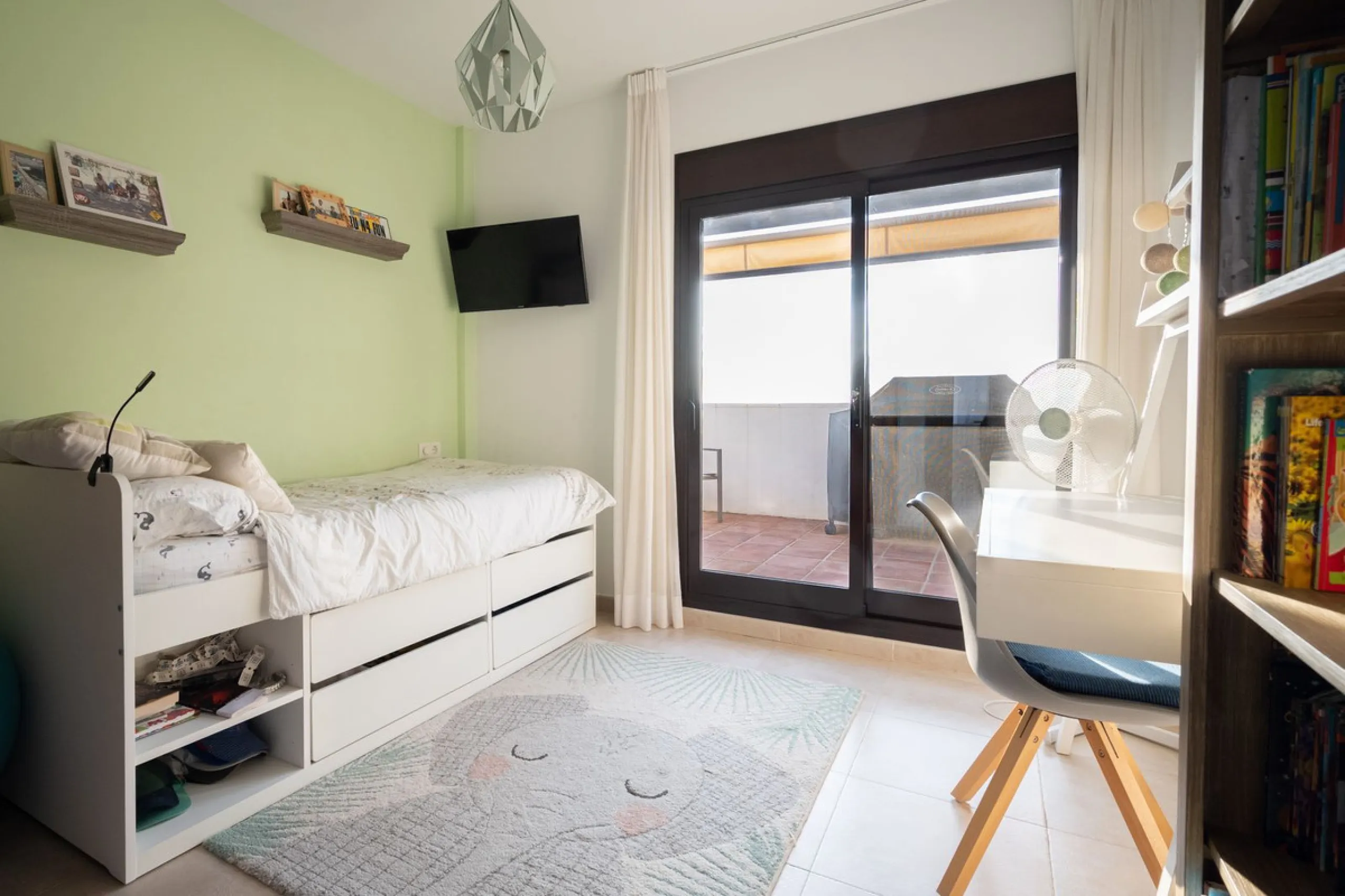 This elegant, partly furnished, and move-in-ready penthouse duplex in Pueblo Los Monteros is located in Altos de Los Monteros. It combines luxury and comfort in one of Marbella's most sought-after neighbourhoods.
