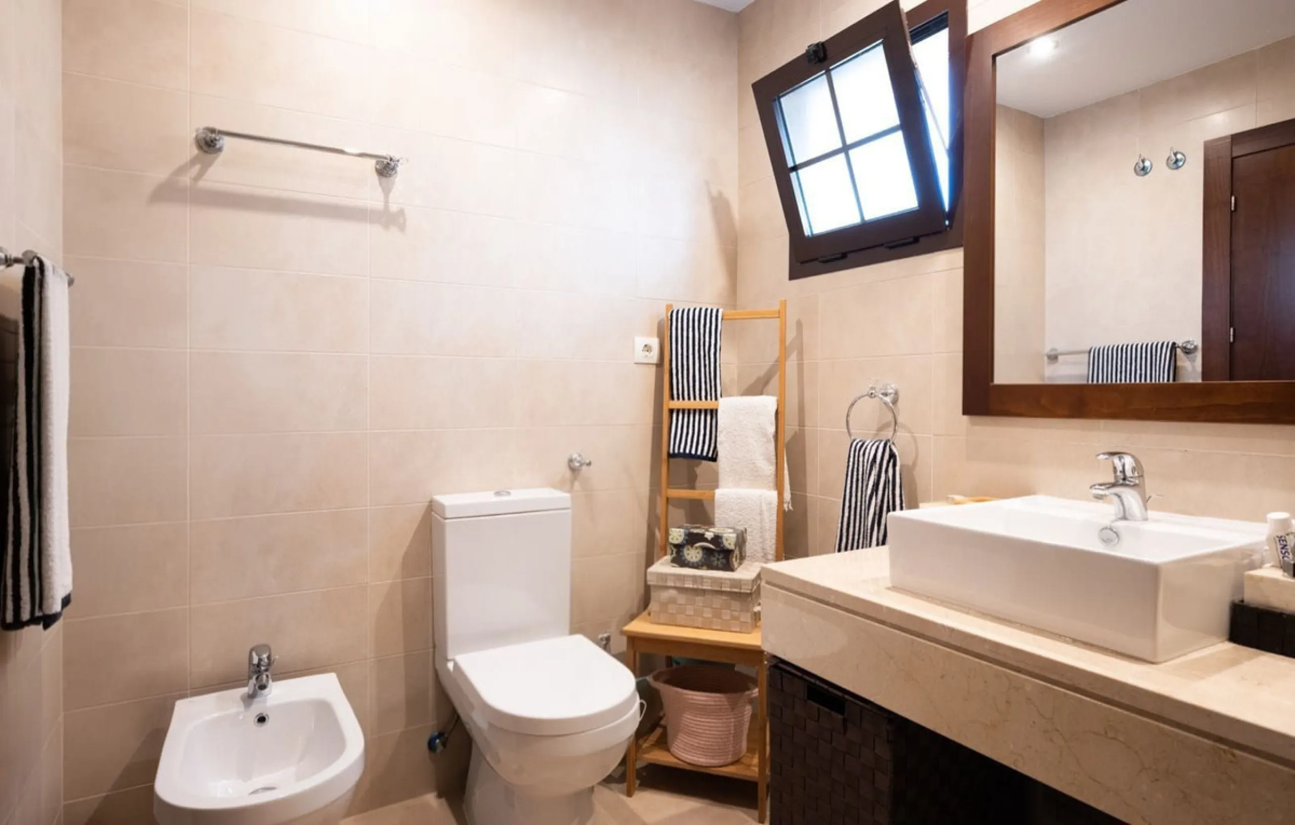 This elegant, partly furnished, and move-in-ready penthouse duplex in Pueblo Los Monteros is located in Altos de Los Monteros. It combines luxury and comfort in one of Marbella's most sought-after neighbourhoods.