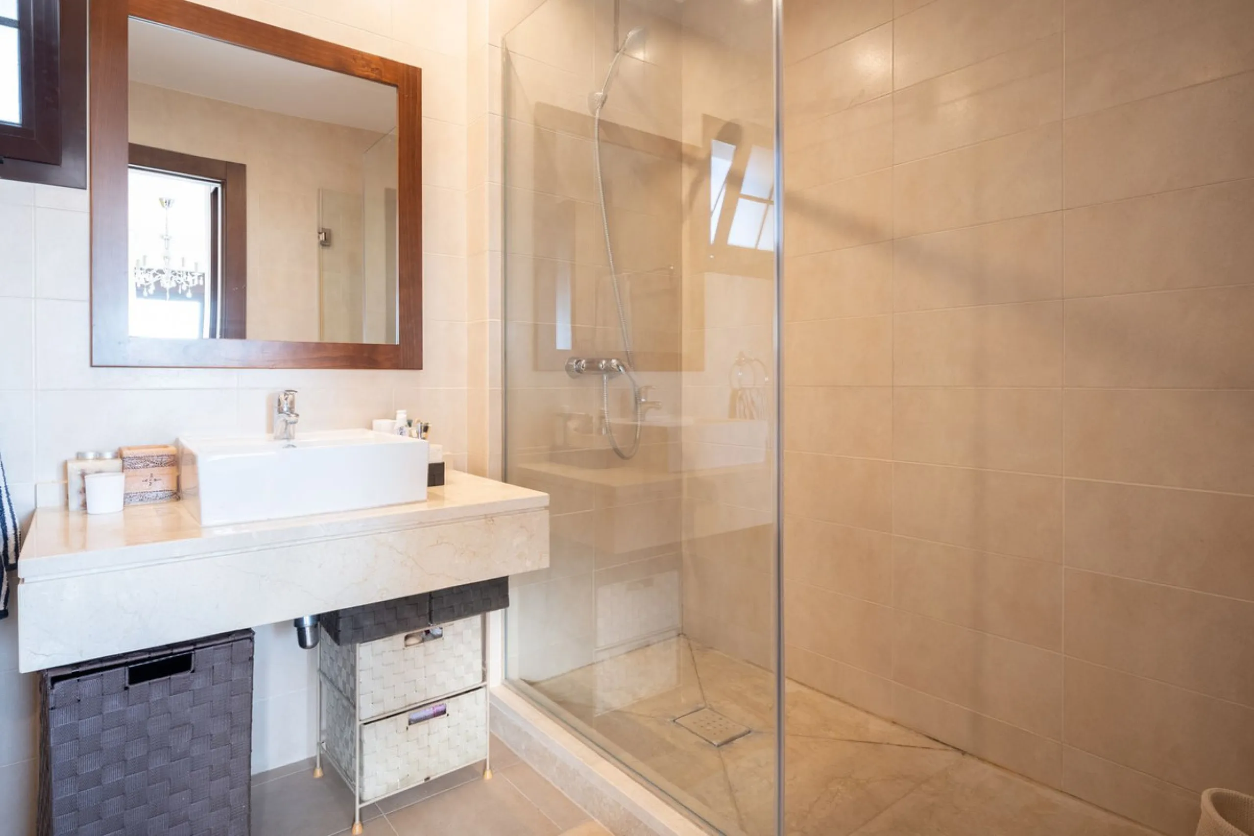 This elegant, partly furnished, and move-in-ready penthouse duplex in Pueblo Los Monteros is located in Altos de Los Monteros. It combines luxury and comfort in one of Marbella's most sought-after neighbourhoods.