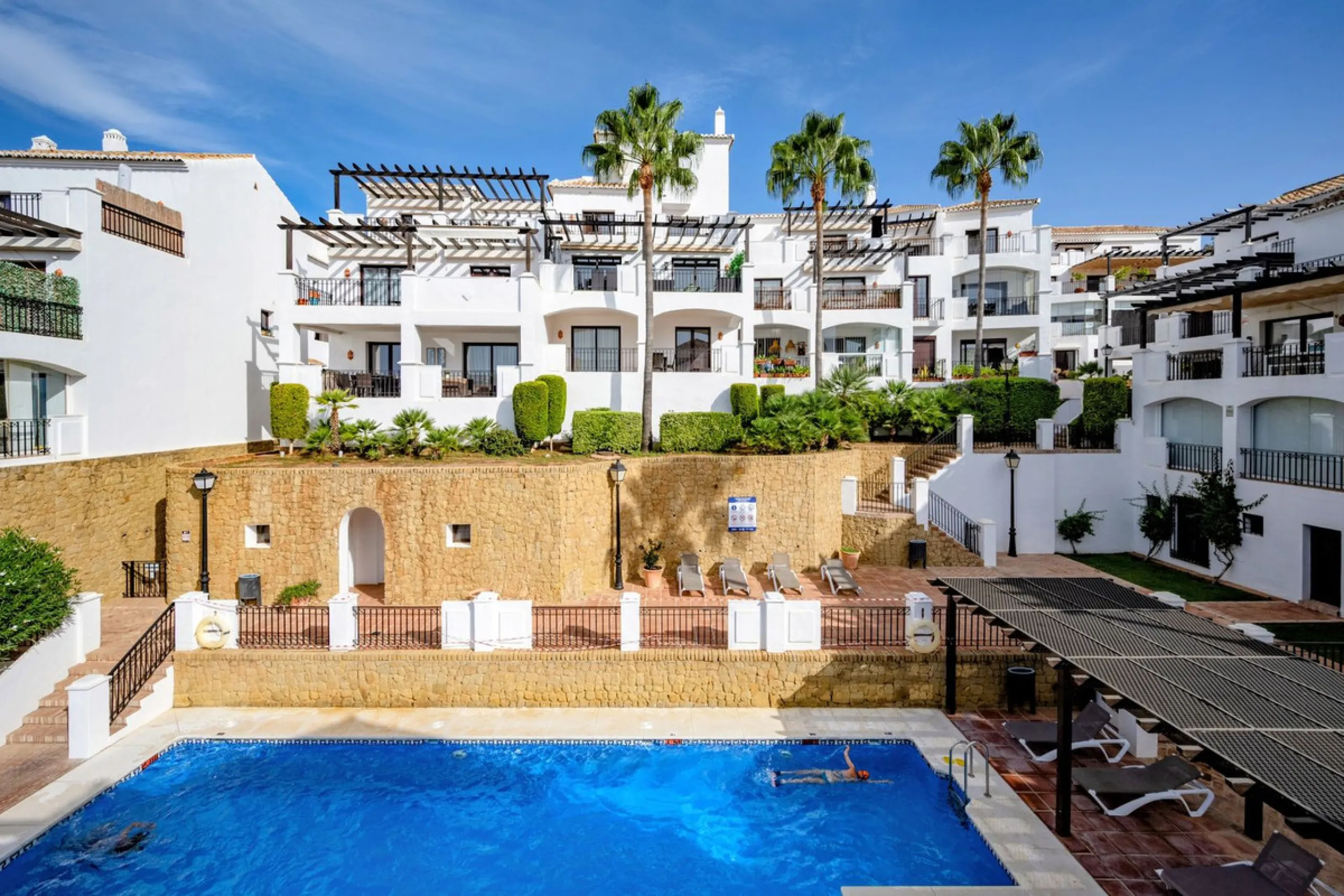 This elegant, partly furnished, and move-in-ready penthouse duplex in Pueblo Los Monteros is located in Altos de Los Monteros. It combines luxury and comfort in one of Marbella's most sought-after neighbourhoods.