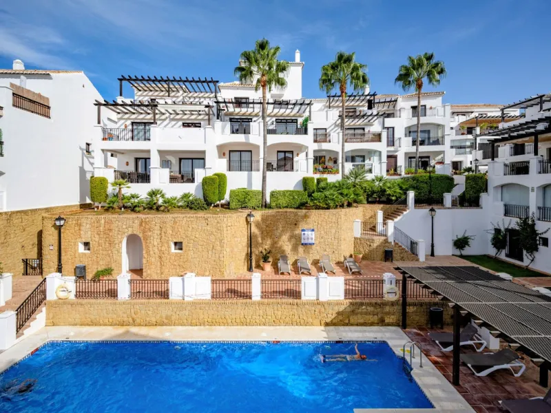 This elegant, partly furnished, and move-in-ready penthouse duplex in Pueblo Los Monteros is located in Altos de Los Monteros. It combines luxury and comfort in one of Marbella's most sought-after neighbourhoods.