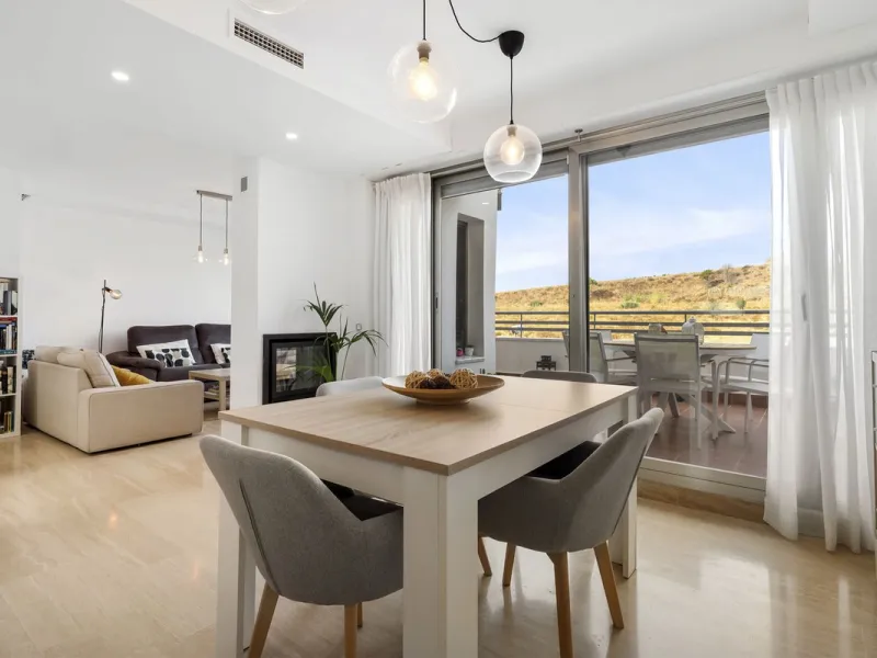 Magnificently Presented Triplex Penthouse in La Cala de Mijas. Just a five-minute drive from the charming coastal town of La Cala de Mijas, this beautifully updated triplex penthouse apartment combines modern style, generous space, and eco-friendly living