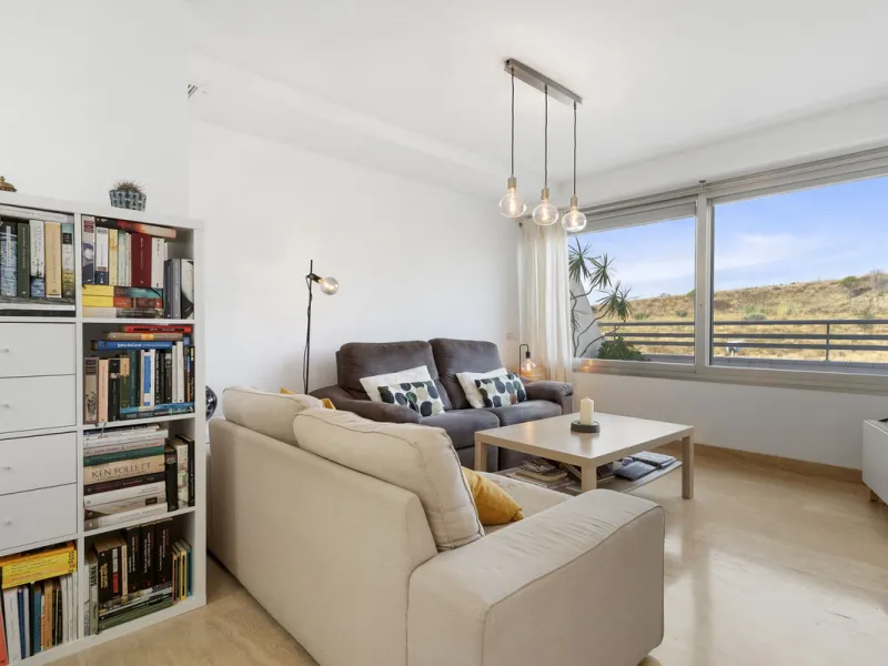 Magnificently Presented Triplex Penthouse in La Cala de Mijas. Just a five-minute drive from the charming coastal town of La Cala de Mijas, this beautifully updated triplex penthouse apartment combines modern style, generous space, and eco-friendly living