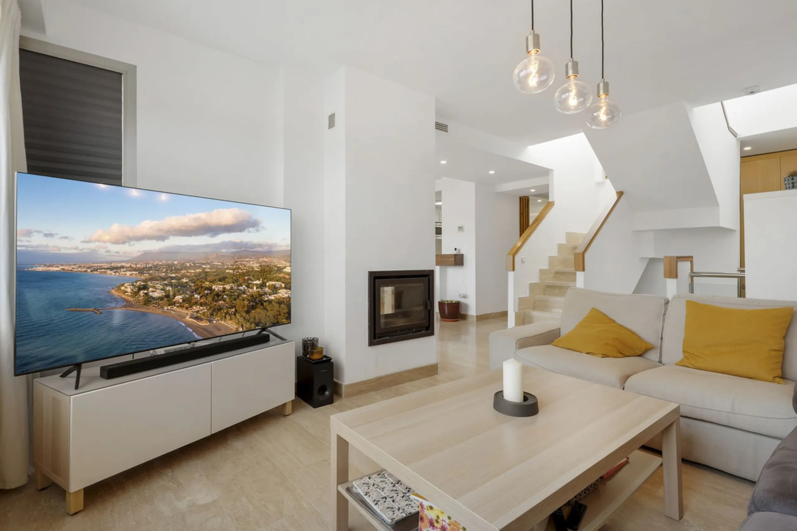 Magnificently Presented Triplex Penthouse in La Cala de Mijas. Just a five-minute drive from the charming coastal town of La Cala de Mijas, this beautifully updated triplex penthouse apartment combines modern style, generous space, and eco-friendly living