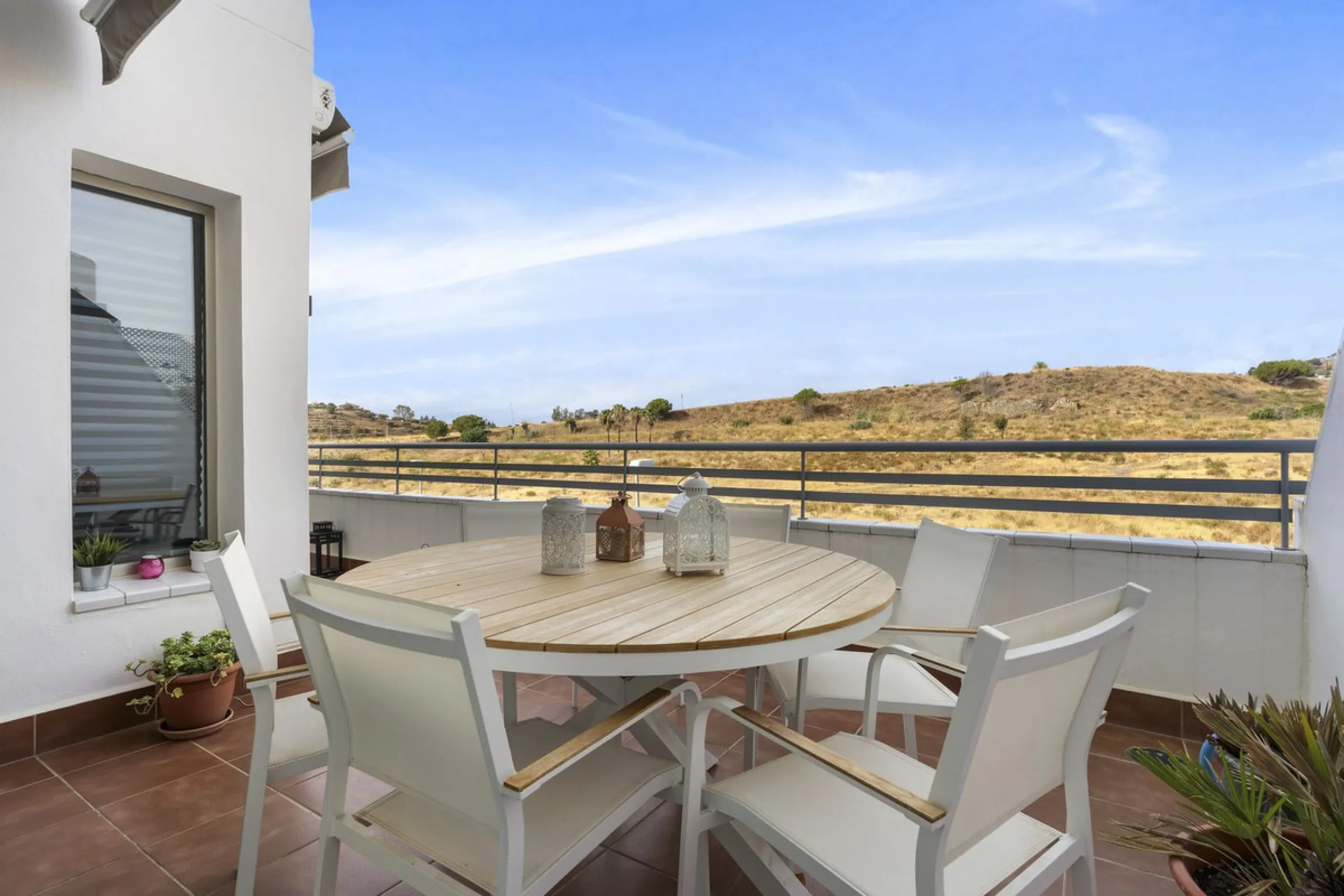 Magnificently Presented Triplex Penthouse in La Cala de Mijas. Just a five-minute drive from the charming coastal town of La Cala de Mijas, this beautifully updated triplex penthouse apartment combines modern style, generous space, and eco-friendly living