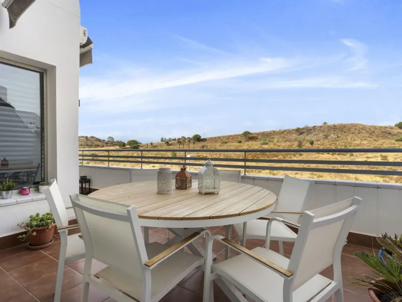 Magnificently Presented Triplex Penthouse in La Cala de Mijas. Just a five-minute drive from the charming coastal town of La Cala de Mijas, this beautifully updated triplex penthouse apartment combines modern style, generous space, and eco-friendly living