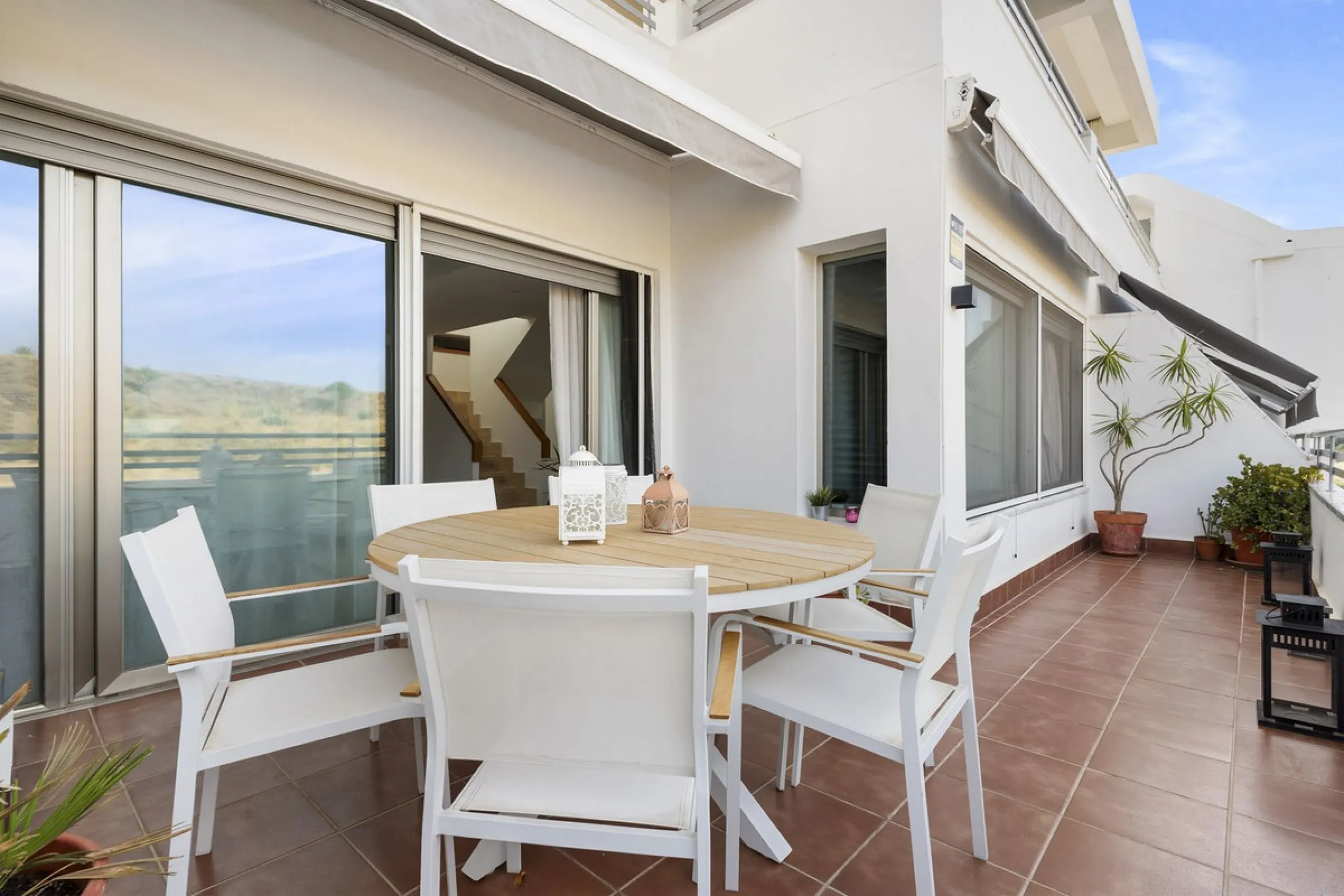 Magnificently Presented Triplex Penthouse in La Cala de Mijas. Just a five-minute drive from the charming coastal town of La Cala de Mijas, this beautifully updated triplex penthouse apartment combines modern style, generous space, and eco-friendly living