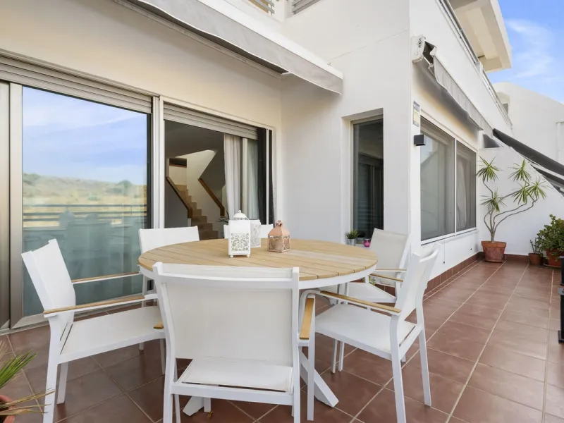 Magnificently Presented Triplex Penthouse in La Cala de Mijas. Just a five-minute drive from the charming coastal town of La Cala de Mijas, this beautifully updated triplex penthouse apartment combines modern style, generous space, and eco-friendly living