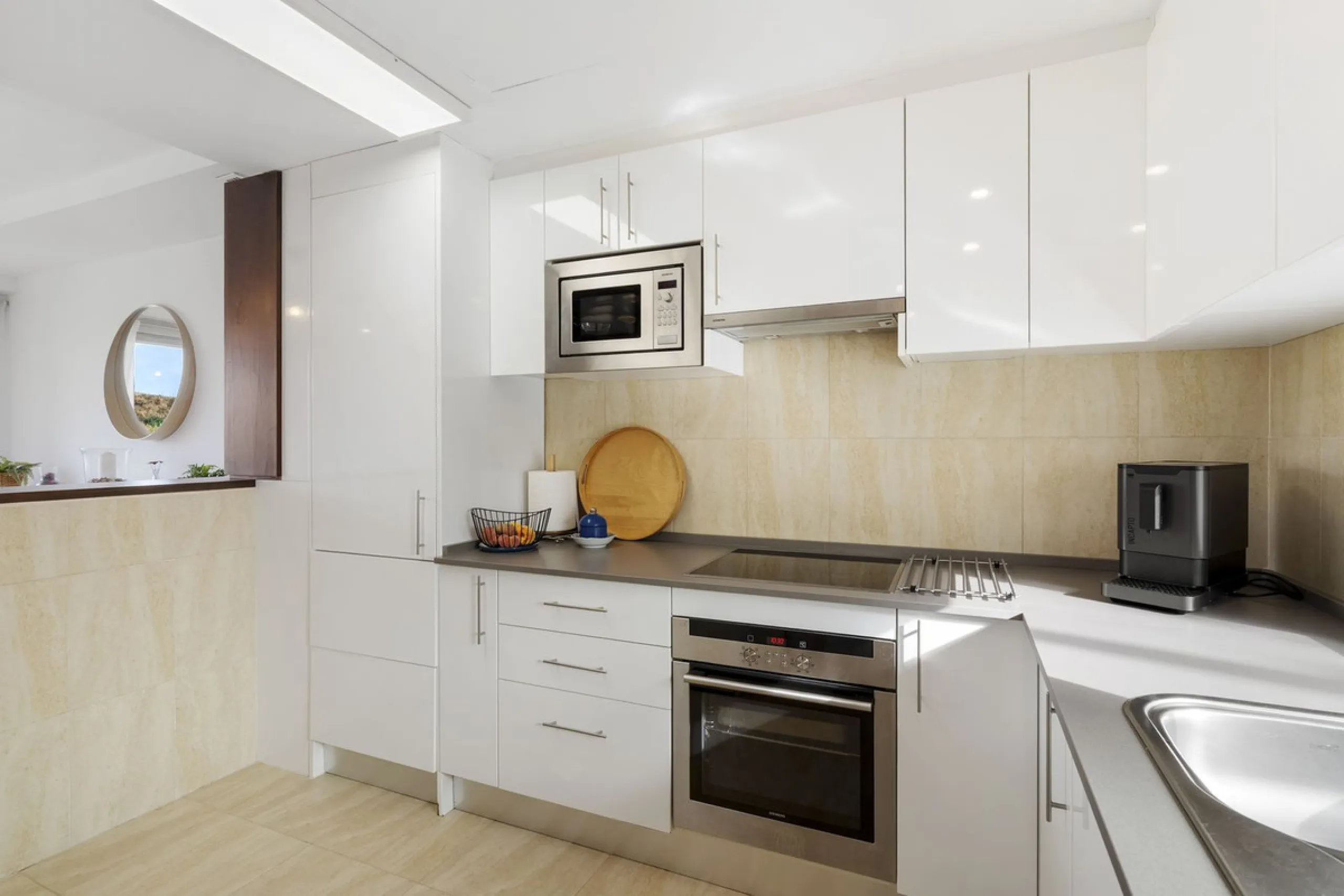 Magnificently Presented Triplex Penthouse in La Cala de Mijas. Just a five-minute drive from the charming coastal town of La Cala de Mijas, this beautifully updated triplex penthouse apartment combines modern style, generous space, and eco-friendly living