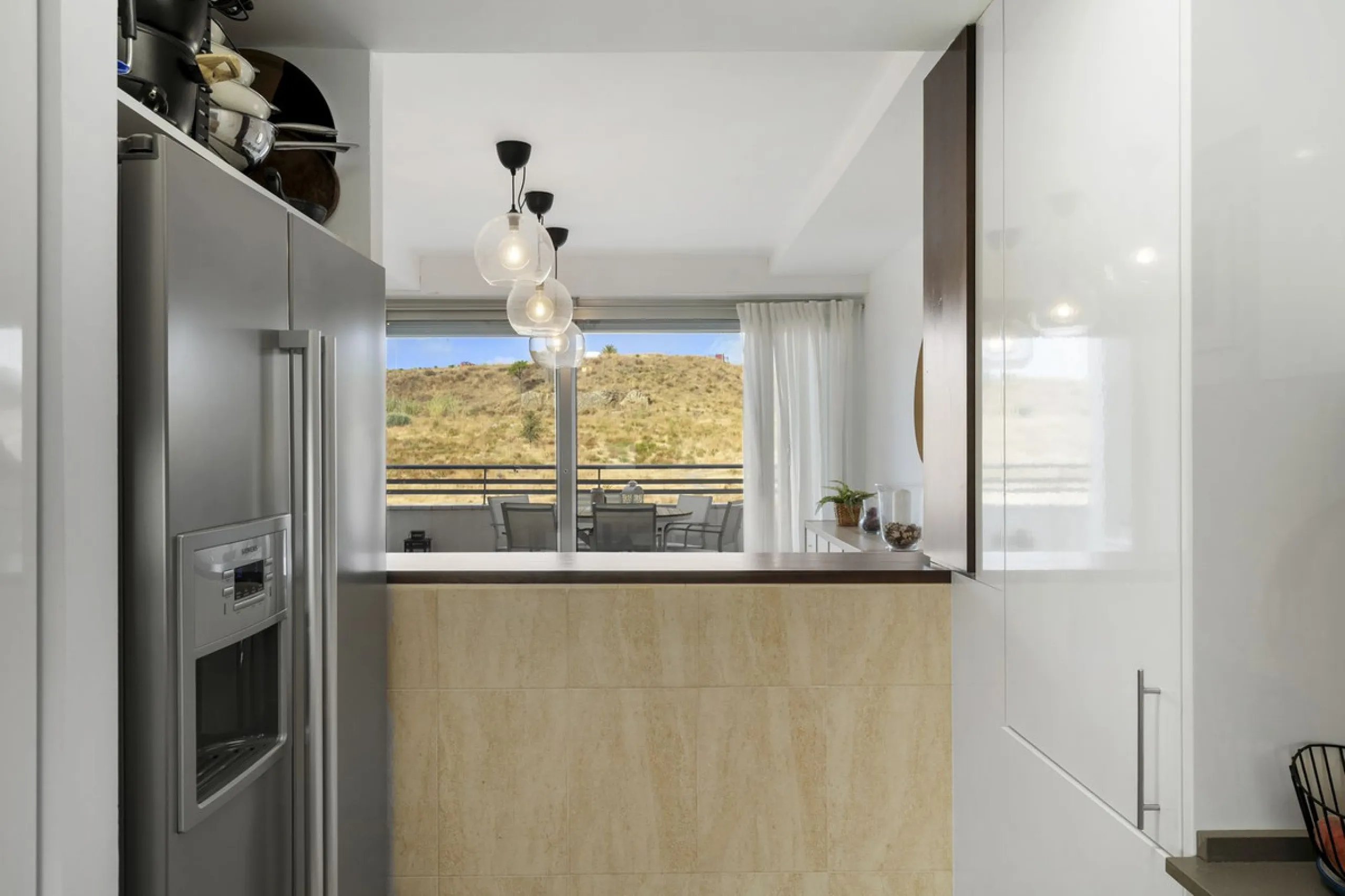 Magnificently Presented Triplex Penthouse in La Cala de Mijas. Just a five-minute drive from the charming coastal town of La Cala de Mijas, this beautifully updated triplex penthouse apartment combines modern style, generous space, and eco-friendly living