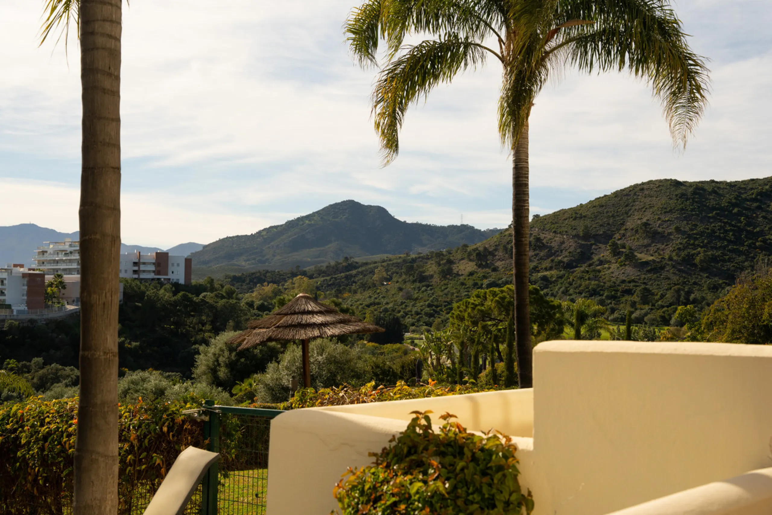 This bright and spacious 2-bedroom, 2-bathroom apartment offers comfortable living in a secure gated community. The property features a large 39 m² southwest-facing terrace overlooking landscaped gardens and the communal pool, perfect for outdoor dining, 
