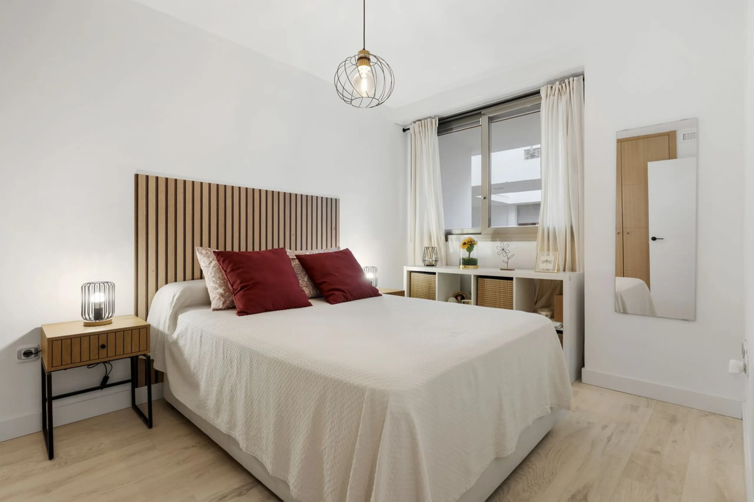 Magnificently Presented Triplex Penthouse in La Cala de Mijas. Just a five-minute drive from the charming coastal town of La Cala de Mijas, this beautifully updated triplex penthouse apartment combines modern style, generous space, and eco-friendly living