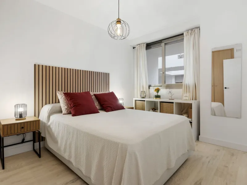 Magnificently Presented Triplex Penthouse in La Cala de Mijas. Just a five-minute drive from the charming coastal town of La Cala de Mijas, this beautifully updated triplex penthouse apartment combines modern style, generous space, and eco-friendly living