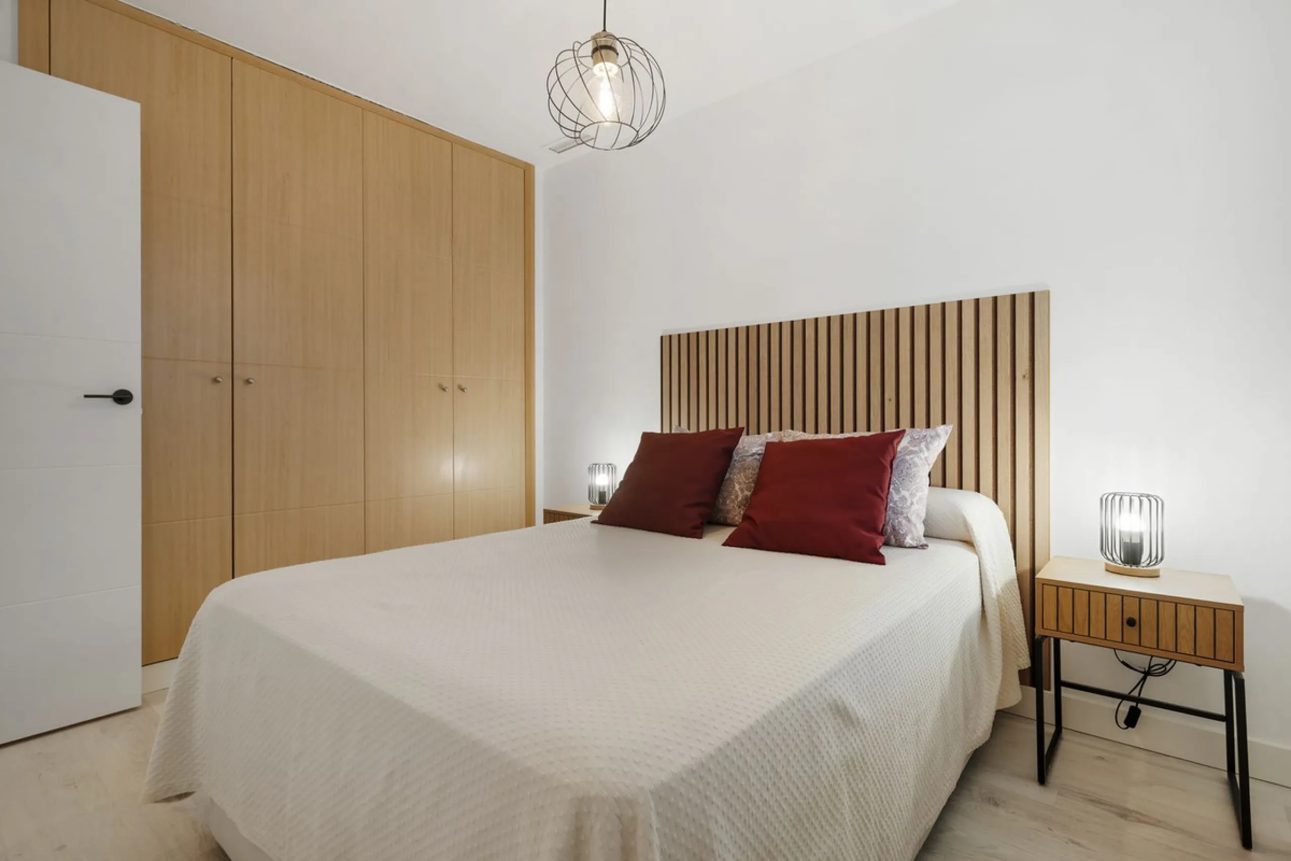 Magnificently Presented Triplex Penthouse in La Cala de Mijas. Just a five-minute drive from the charming coastal town of La Cala de Mijas, this beautifully updated triplex penthouse apartment combines modern style, generous space, and eco-friendly living