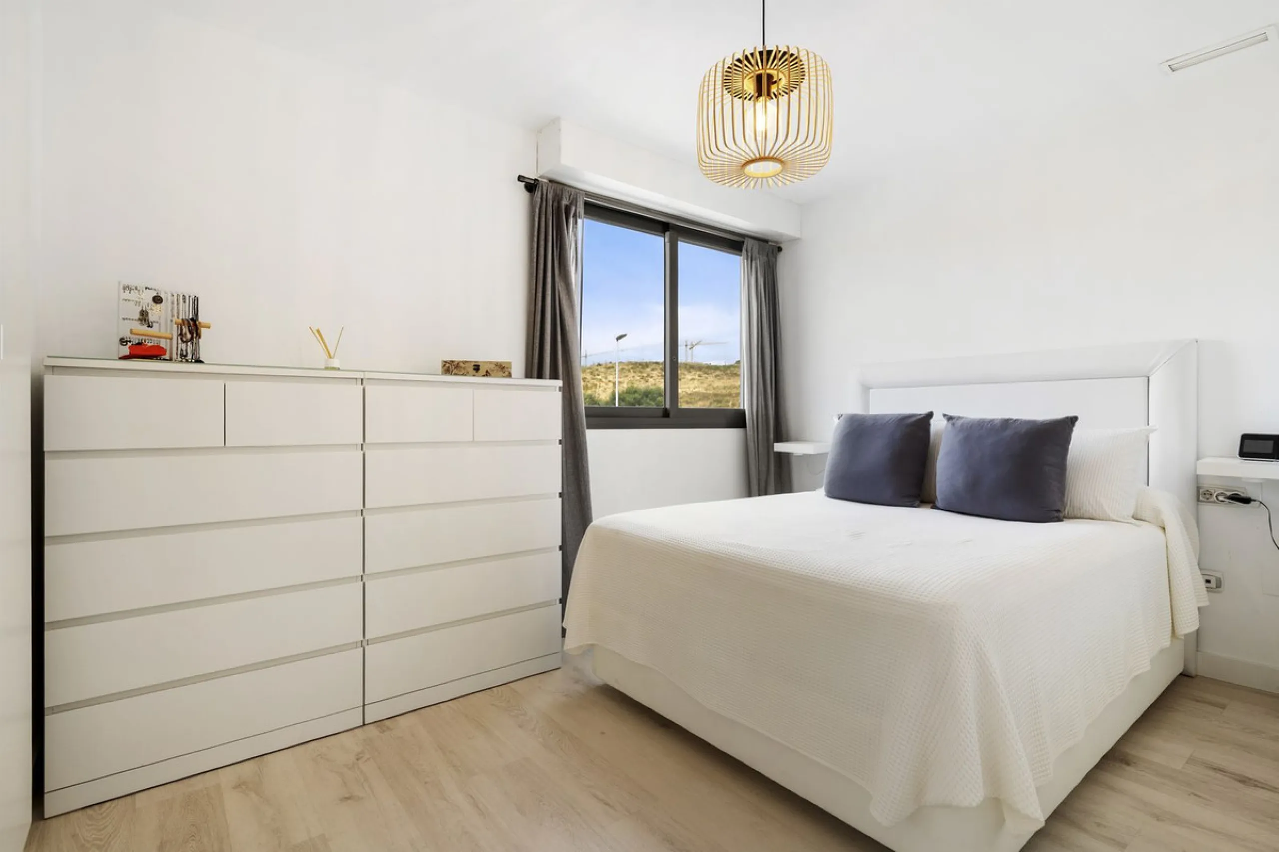 Magnificently Presented Triplex Penthouse in La Cala de Mijas. Just a five-minute drive from the charming coastal town of La Cala de Mijas, this beautifully updated triplex penthouse apartment combines modern style, generous space, and eco-friendly living
