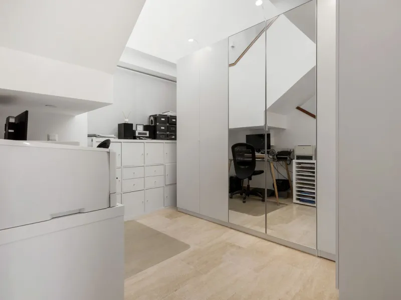 Magnificently Presented Triplex Penthouse in La Cala de Mijas. Just a five-minute drive from the charming coastal town of La Cala de Mijas, this beautifully updated triplex penthouse apartment combines modern style, generous space, and eco-friendly living
