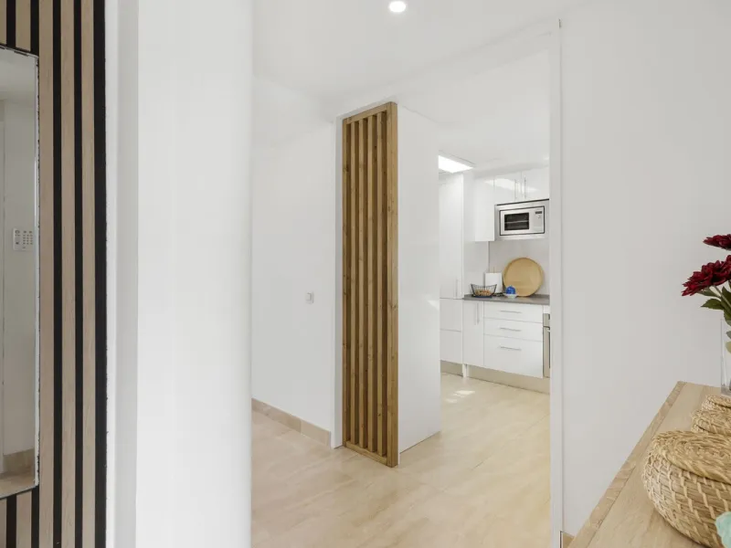 Magnificently Presented Triplex Penthouse in La Cala de Mijas. Just a five-minute drive from the charming coastal town of La Cala de Mijas, this beautifully updated triplex penthouse apartment combines modern style, generous space, and eco-friendly living