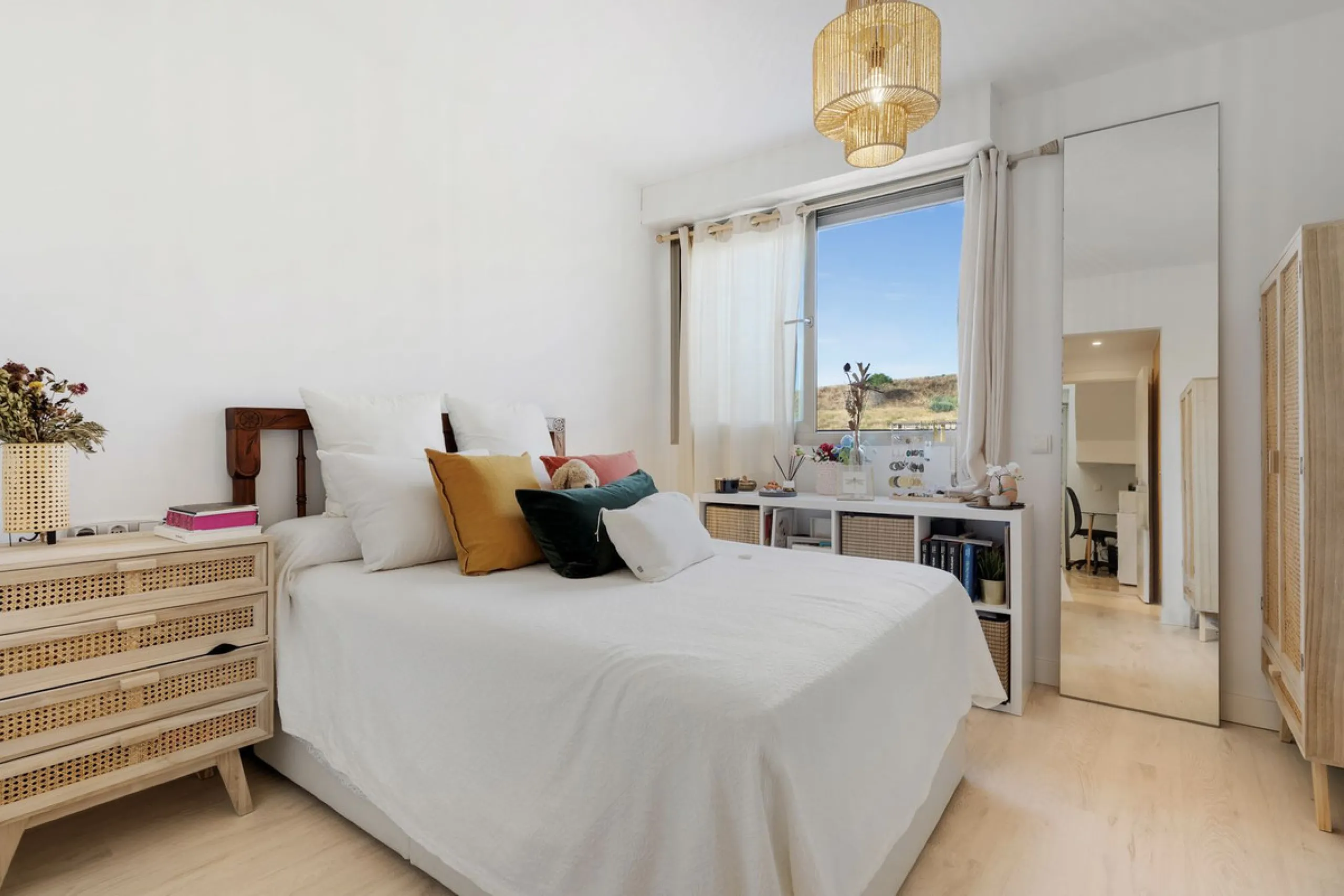 Magnificently Presented Triplex Penthouse in La Cala de Mijas. Just a five-minute drive from the charming coastal town of La Cala de Mijas, this beautifully updated triplex penthouse apartment combines modern style, generous space, and eco-friendly living