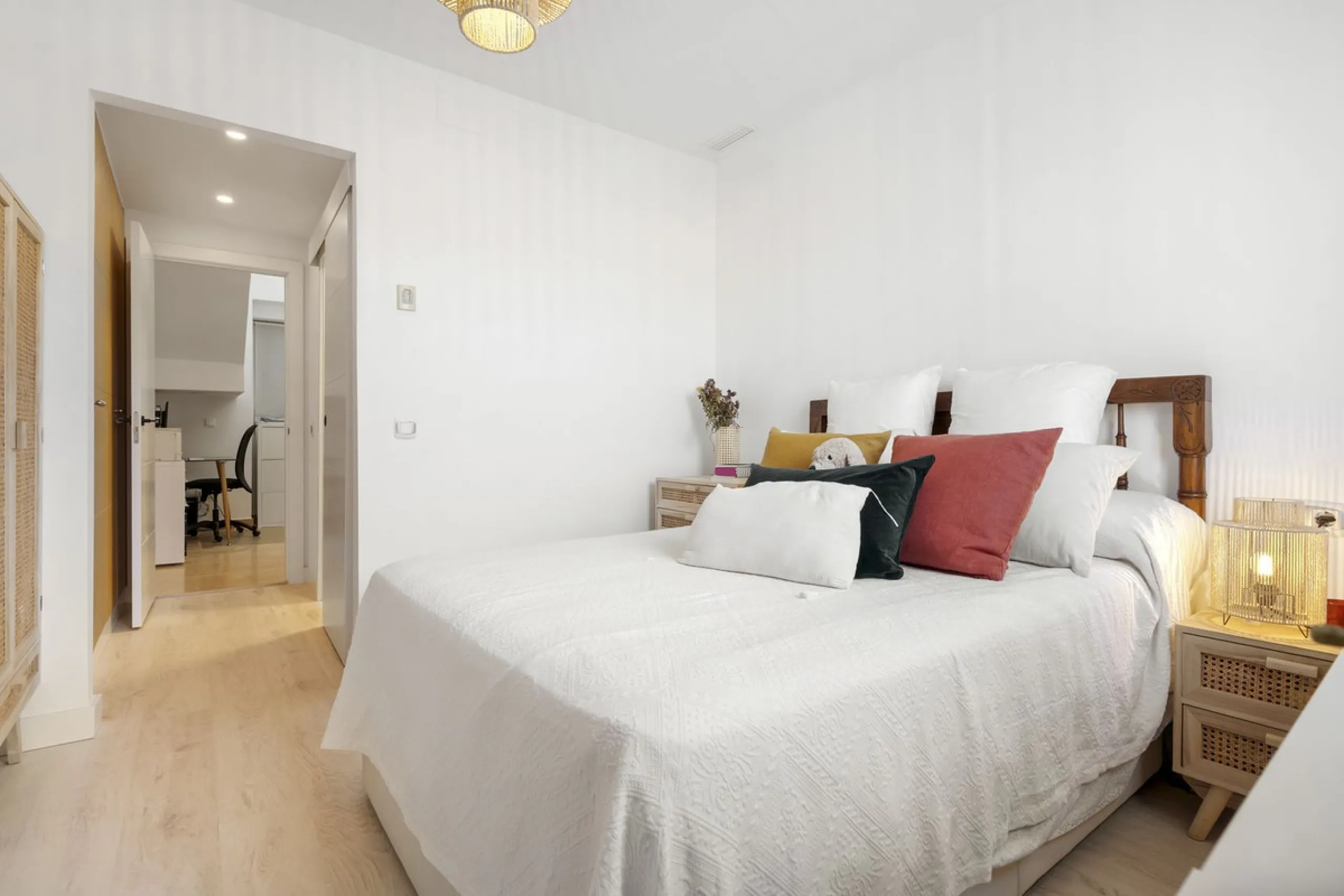 Magnificently Presented Triplex Penthouse in La Cala de Mijas. Just a five-minute drive from the charming coastal town of La Cala de Mijas, this beautifully updated triplex penthouse apartment combines modern style, generous space, and eco-friendly living