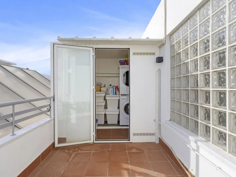 Magnificently Presented Triplex Penthouse in La Cala de Mijas. Just a five-minute drive from the charming coastal town of La Cala de Mijas, this beautifully updated triplex penthouse apartment combines modern style, generous space, and eco-friendly living