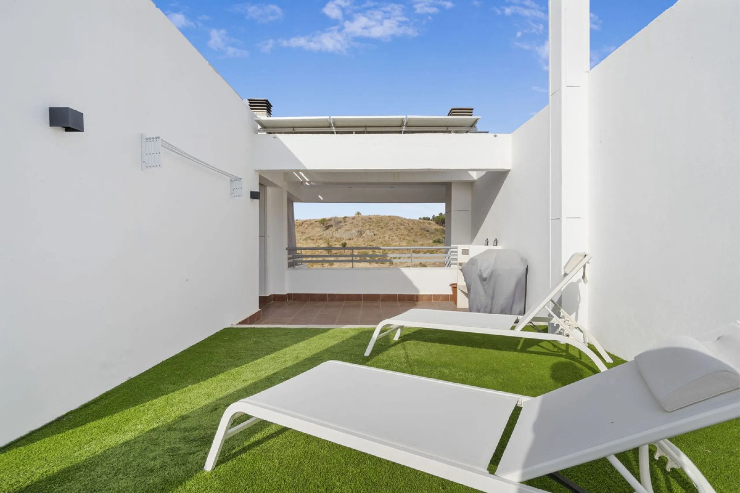 Magnificently Presented Triplex Penthouse in La Cala de Mijas. Just a five-minute drive from the charming coastal town of La Cala de Mijas, this beautifully updated triplex penthouse apartment combines modern style, generous space, and eco-friendly living