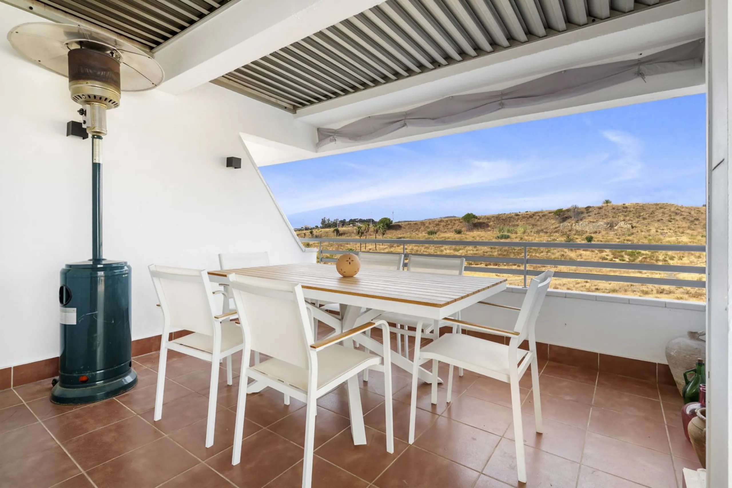 Magnificently Presented Triplex Penthouse in La Cala de Mijas. Just a five-minute drive from the charming coastal town of La Cala de Mijas, this beautifully updated triplex penthouse apartment combines modern style, generous space, and eco-friendly living