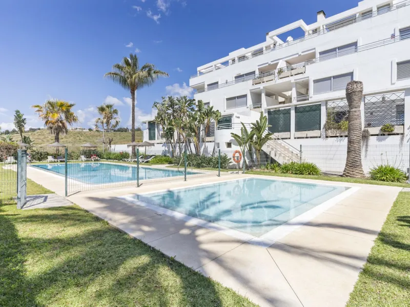 Magnificently Presented Triplex Penthouse in La Cala de Mijas. Just a five-minute drive from the charming coastal town of La Cala de Mijas, this beautifully updated triplex penthouse apartment combines modern style, generous space, and eco-friendly living