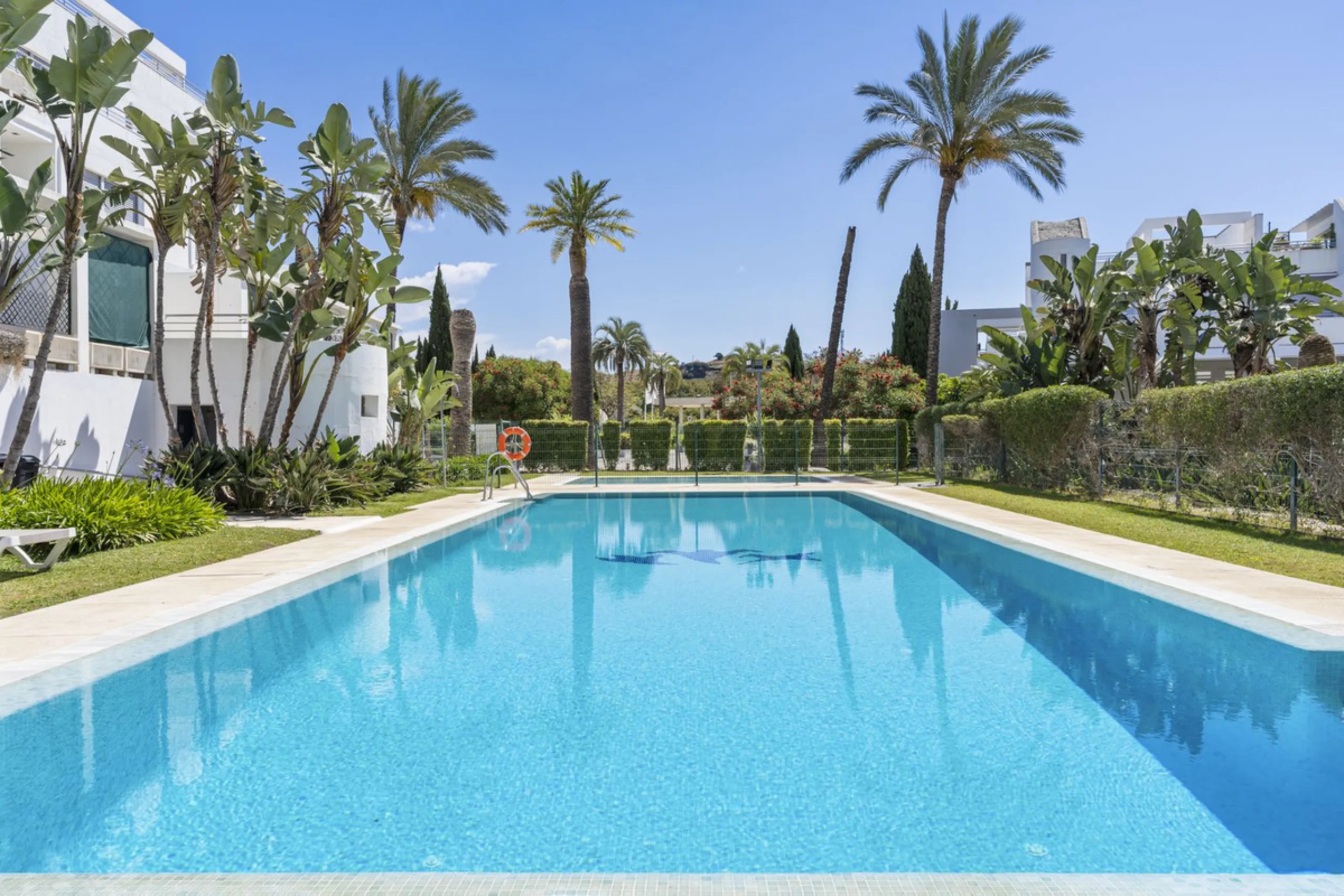 Magnificently Presented Triplex Penthouse in La Cala de Mijas. Just a five-minute drive from the charming coastal town of La Cala de Mijas, this beautifully updated triplex penthouse apartment combines modern style, generous space, and eco-friendly living