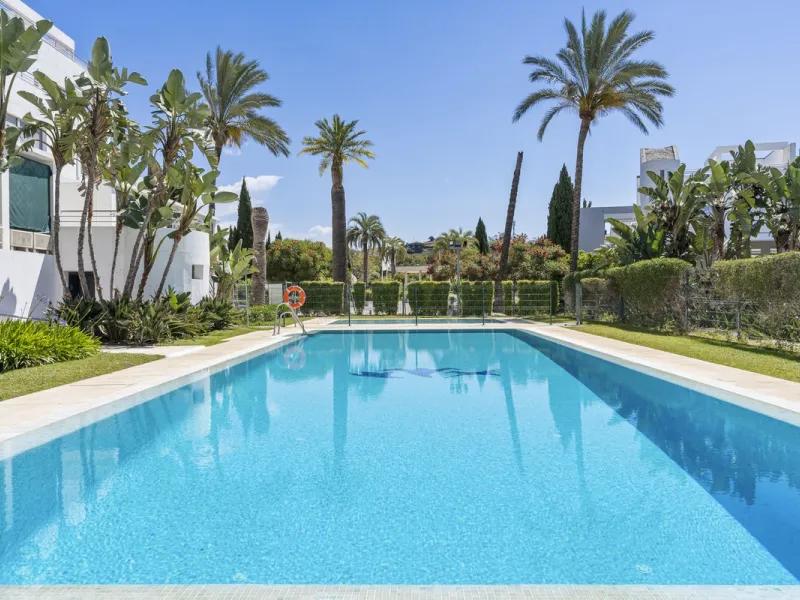 Magnificently Presented Triplex Penthouse in La Cala de Mijas. Just a five-minute drive from the charming coastal town of La Cala de Mijas, this beautifully updated triplex penthouse apartment combines modern style, generous space, and eco-friendly living