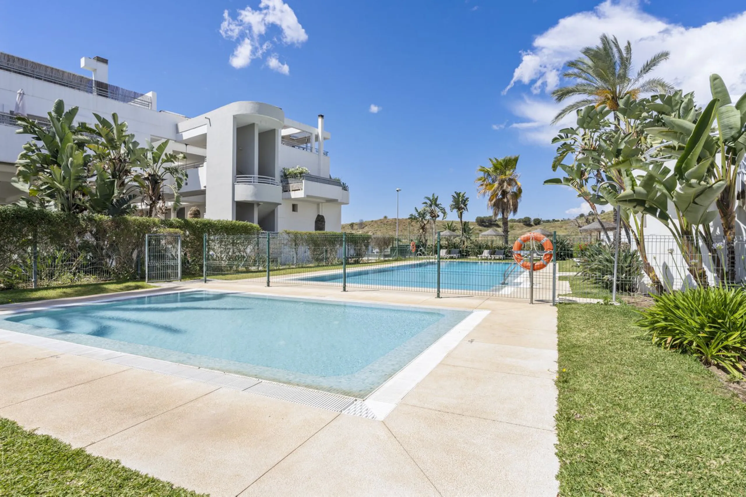Magnificently Presented Triplex Penthouse in La Cala de Mijas. Just a five-minute drive from the charming coastal town of La Cala de Mijas, this beautifully updated triplex penthouse apartment combines modern style, generous space, and eco-friendly living