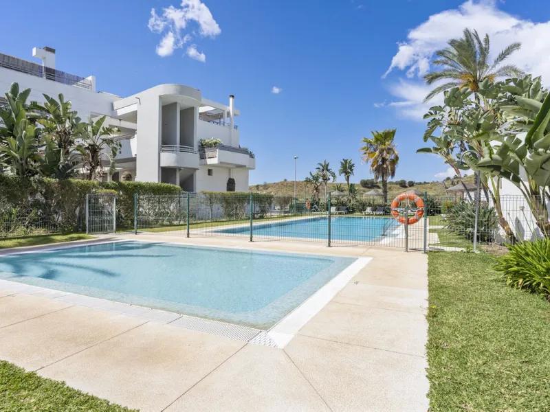 Magnificently Presented Triplex Penthouse in La Cala de Mijas. Just a five-minute drive from the charming coastal town of La Cala de Mijas, this beautifully updated triplex penthouse apartment combines modern style, generous space, and eco-friendly living