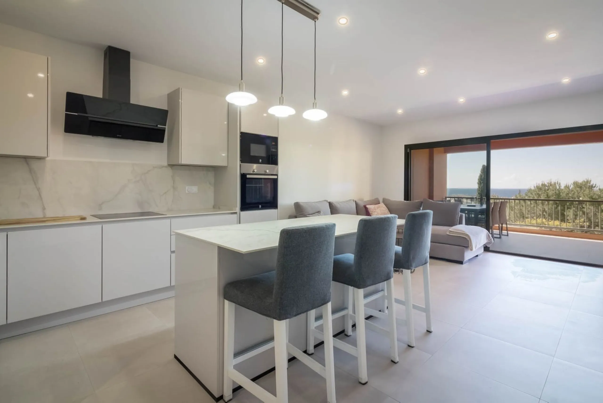 3 BEDROOM MIDDLE FLOOR APARTMENT WITH PANORAMIC SEA VIEWS TO THE COAST AND THE GOLF OF LOS FLAMINGOS