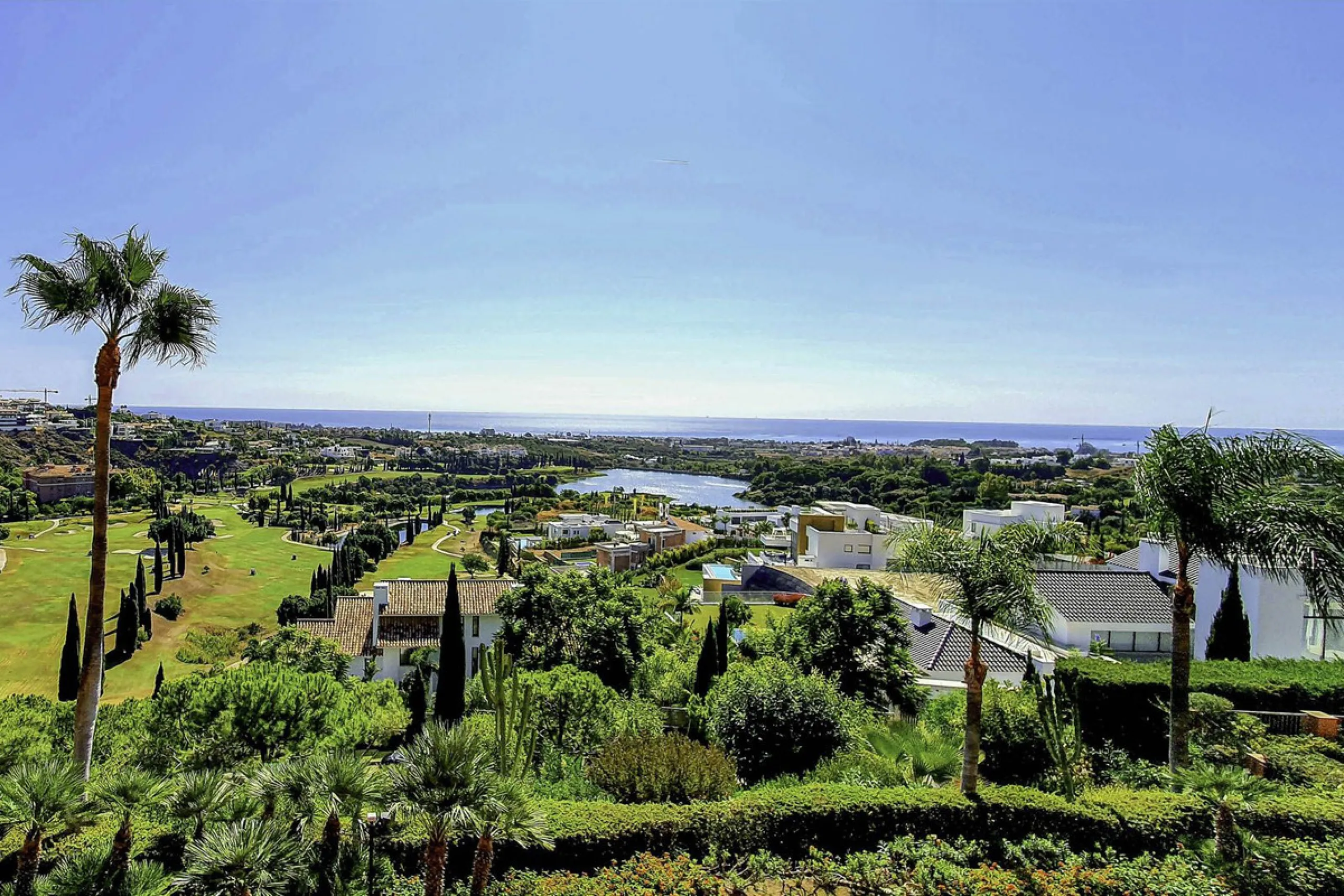 3 BEDROOM MIDDLE FLOOR APARTMENT WITH PANORAMIC SEA VIEWS TO THE COAST AND THE GOLF OF LOS FLAMINGOS