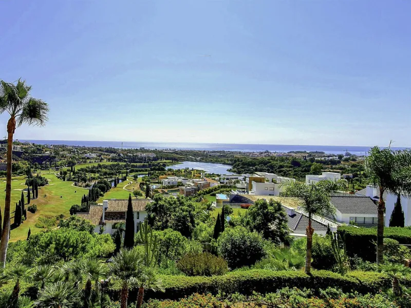 3 BEDROOM MIDDLE FLOOR APARTMENT WITH PANORAMIC SEA VIEWS TO THE COAST AND THE GOLF OF LOS FLAMINGOS