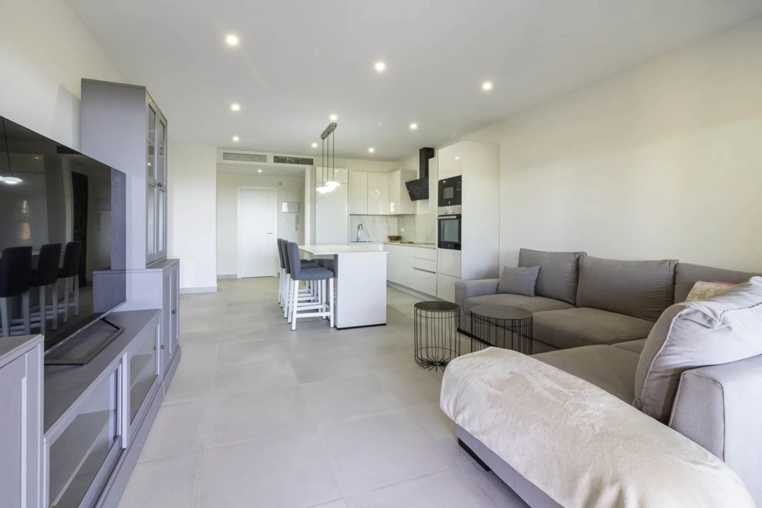 3 BEDROOM MIDDLE FLOOR APARTMENT WITH PANORAMIC SEA VIEWS TO THE COAST AND THE GOLF OF LOS FLAMINGOS