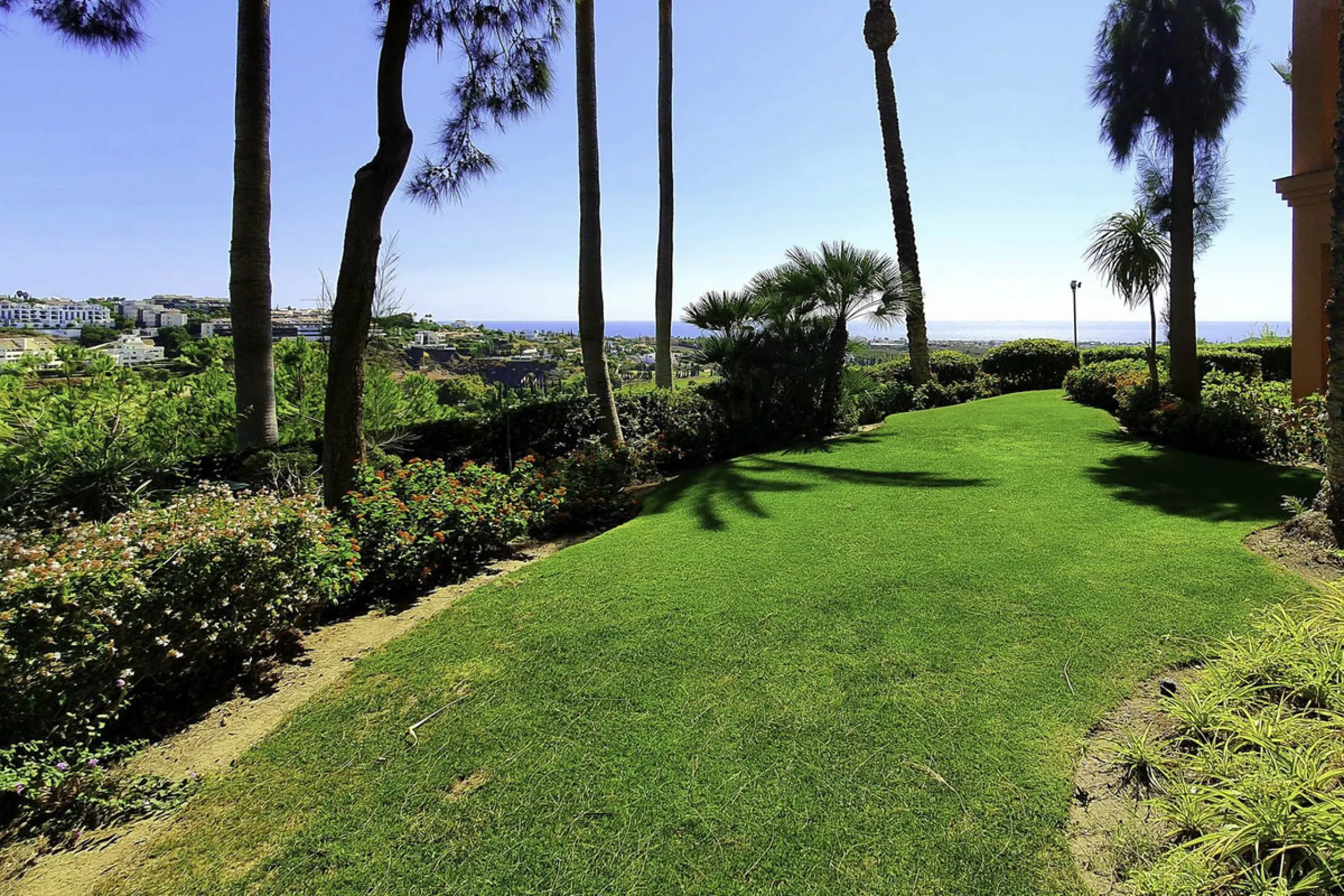 3 BEDROOM MIDDLE FLOOR APARTMENT WITH PANORAMIC SEA VIEWS TO THE COAST AND THE GOLF OF LOS FLAMINGOS