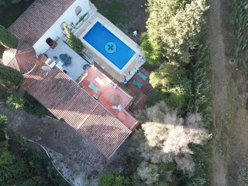 Spectacular Villa for Sale in Calahonda!  We invite you to take a look at the home staging and discover all the potential this villa has to offer.
