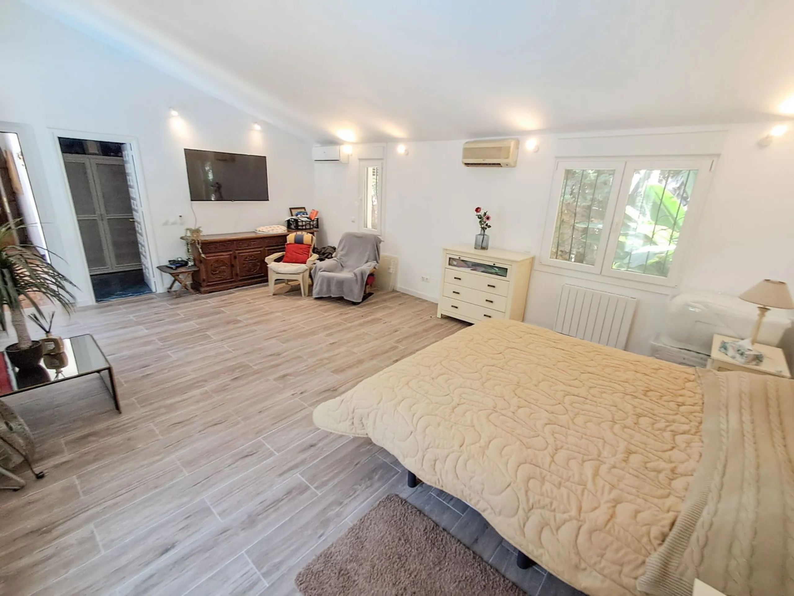 Spectacular Villa for Sale in Calahonda!  We invite you to take a look at the home staging and discover all the potential this villa has to offer.