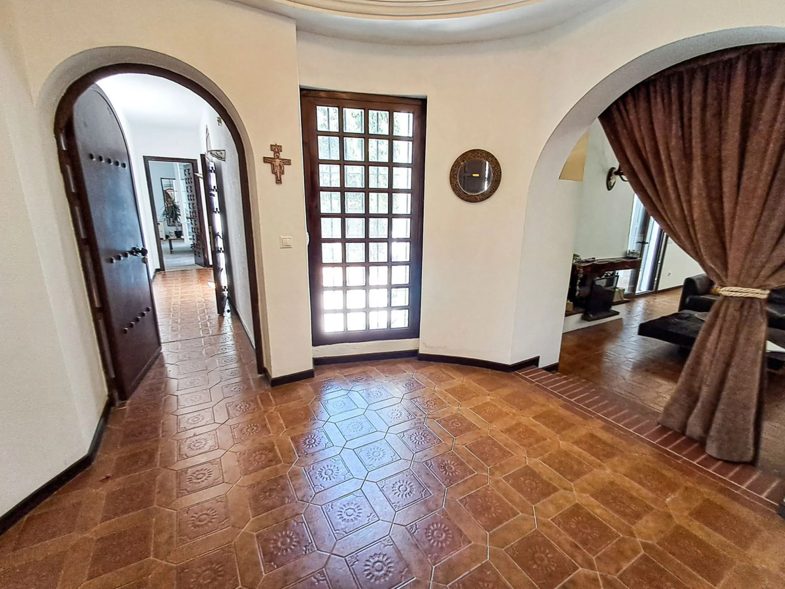 Spectacular Villa for Sale in Calahonda!  We invite you to take a look at the home staging and discover all the potential this villa has to offer.