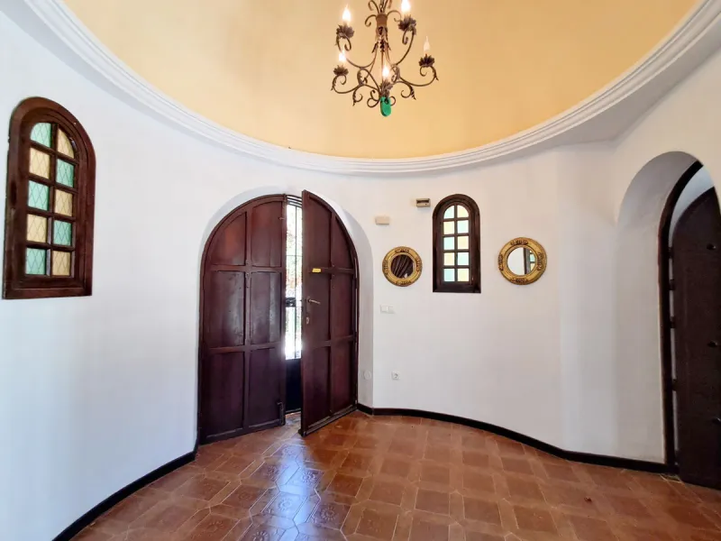 Spectacular Villa for Sale in Calahonda!  We invite you to take a look at the home staging and discover all the potential this villa has to offer.