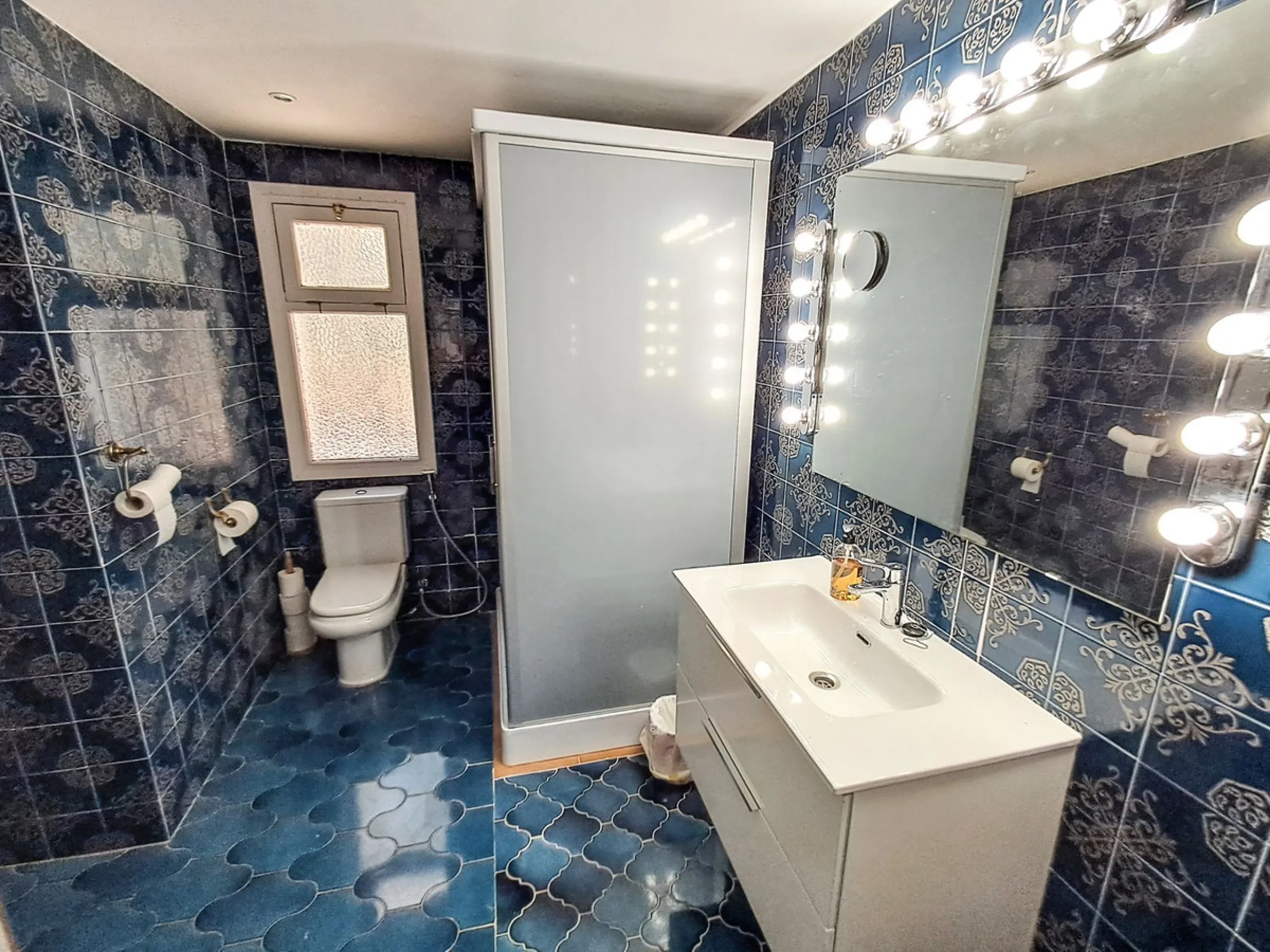 Spectacular Villa for Sale in Calahonda!  We invite you to take a look at the home staging and discover all the potential this villa has to offer.