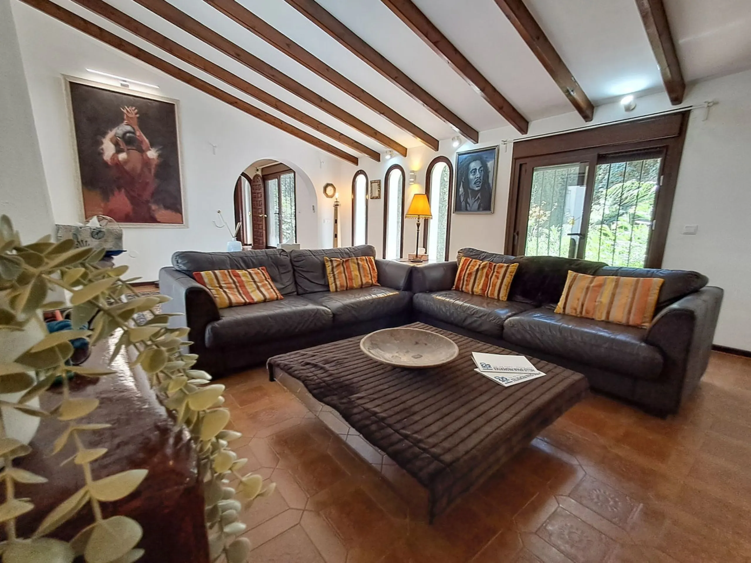 Spectacular Villa for Sale in Calahonda!  We invite you to take a look at the home staging and discover all the potential this villa has to offer.