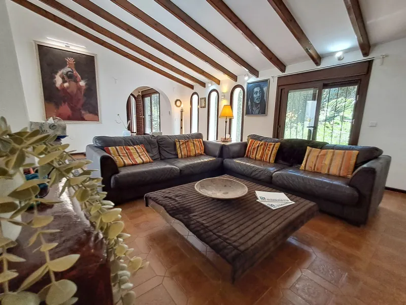 Spectacular Villa for Sale in Calahonda!  We invite you to take a look at the home staging and discover all the potential this villa has to offer.