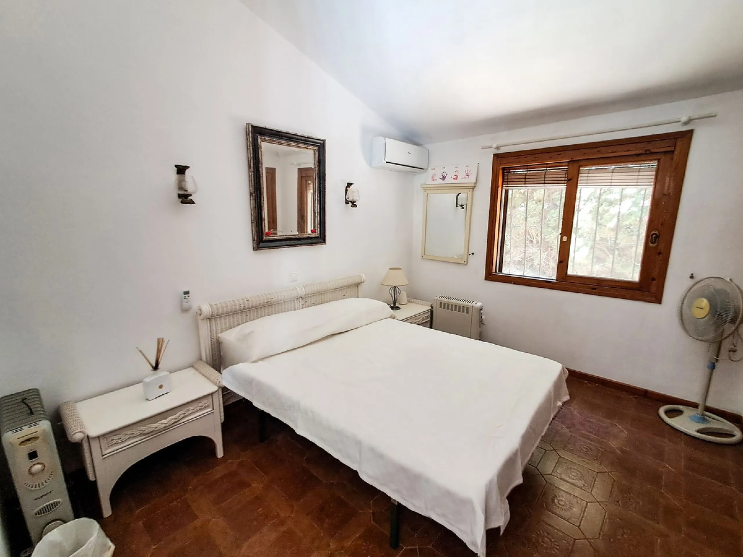 Spectacular Villa for Sale in Calahonda!  We invite you to take a look at the home staging and discover all the potential this villa has to offer.