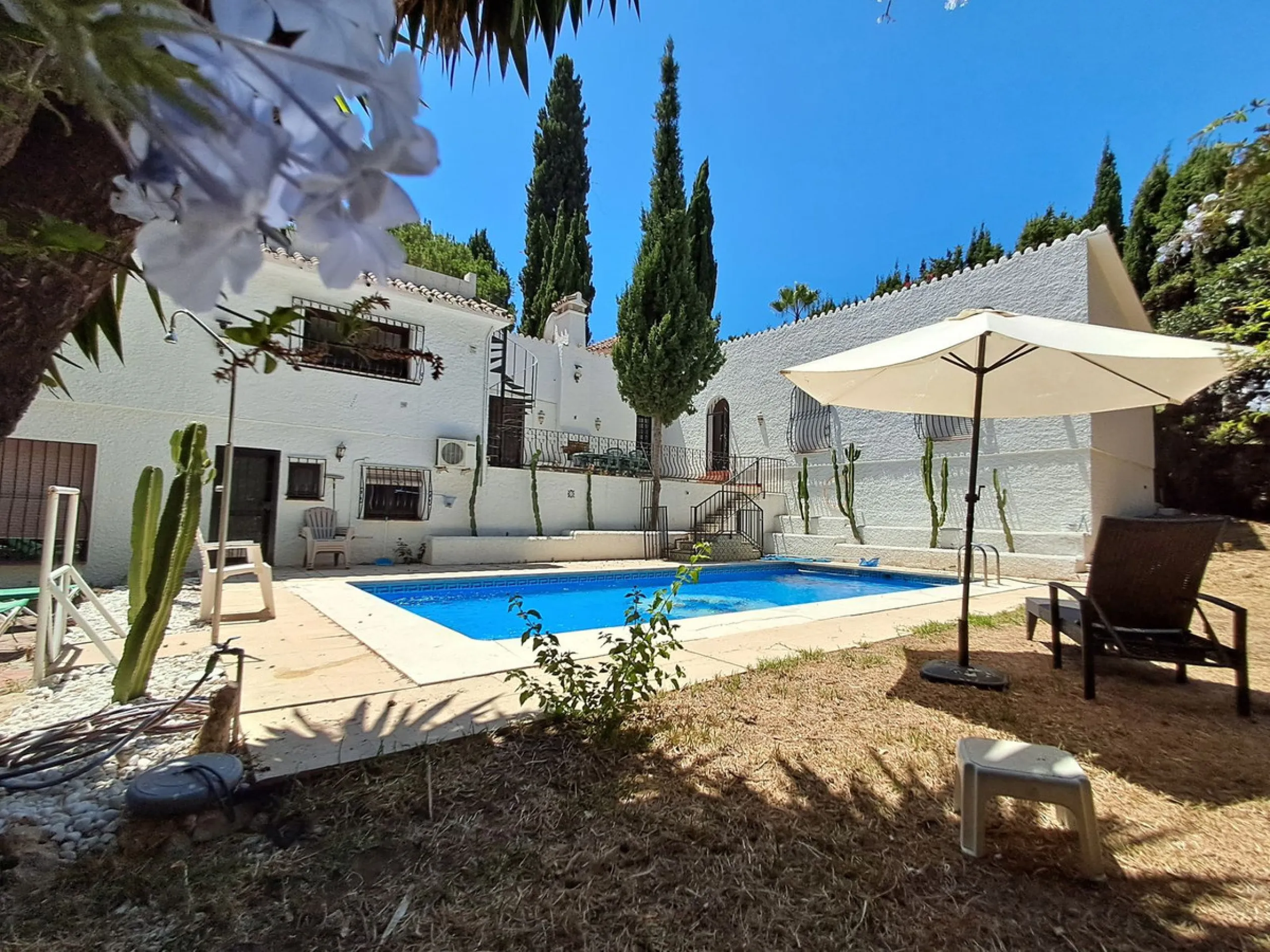 Spectacular Villa for Sale in Calahonda!  We invite you to take a look at the home staging and discover all the potential this villa has to offer.