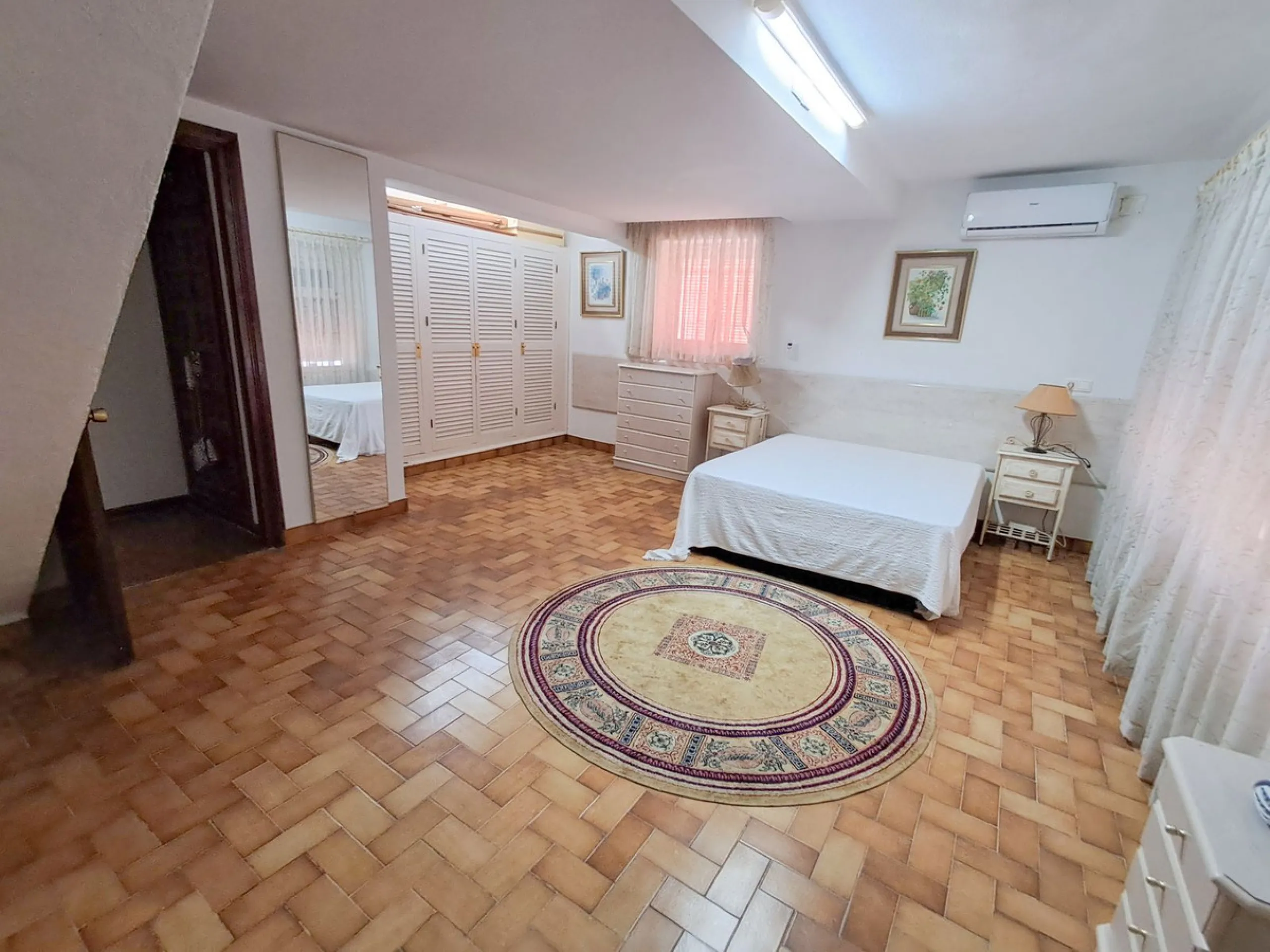 Spectacular Villa for Sale in Calahonda!  We invite you to take a look at the home staging and discover all the potential this villa has to offer.