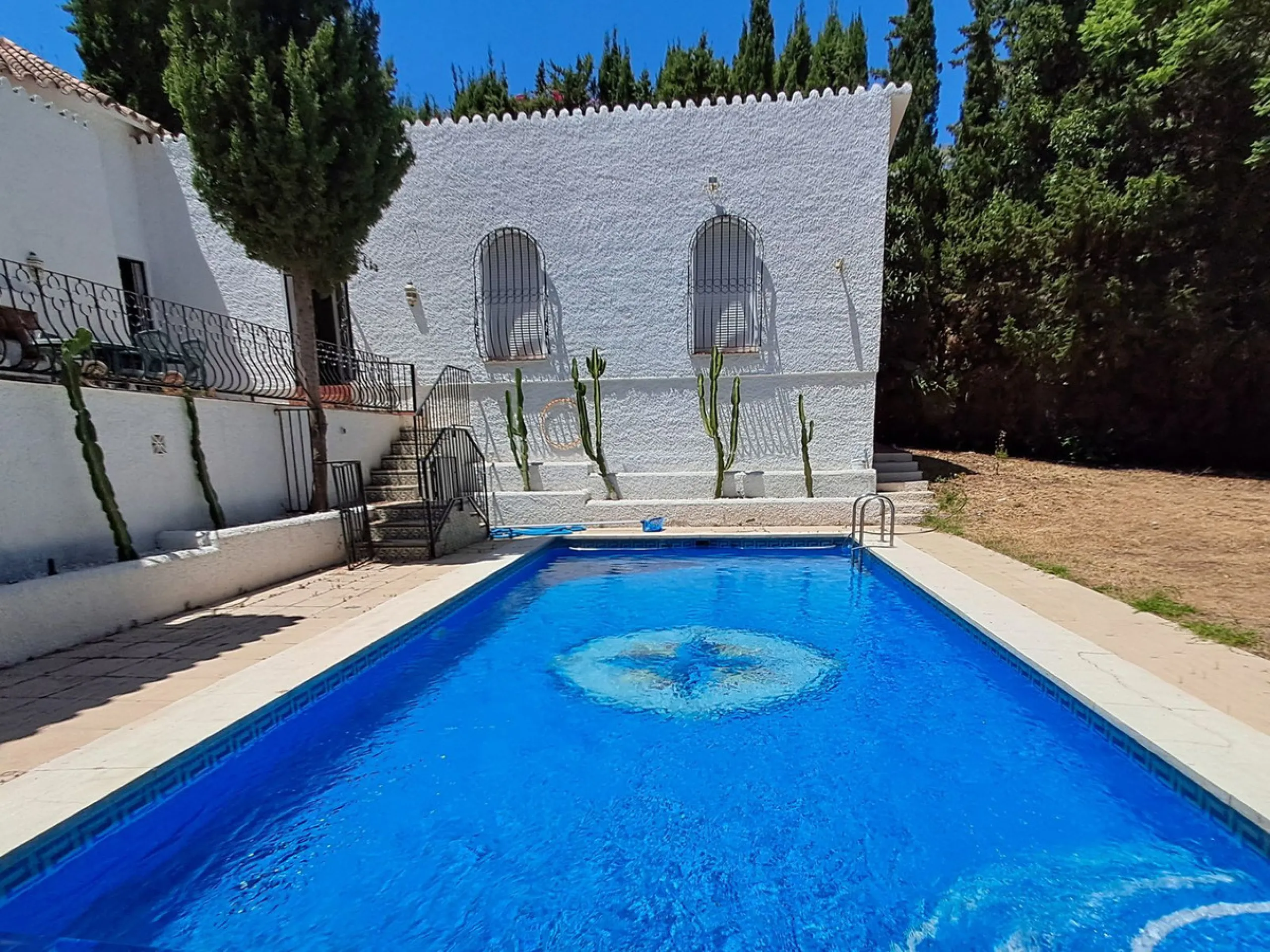 Spectacular Villa for Sale in Calahonda!  We invite you to take a look at the home staging and discover all the potential this villa has to offer.