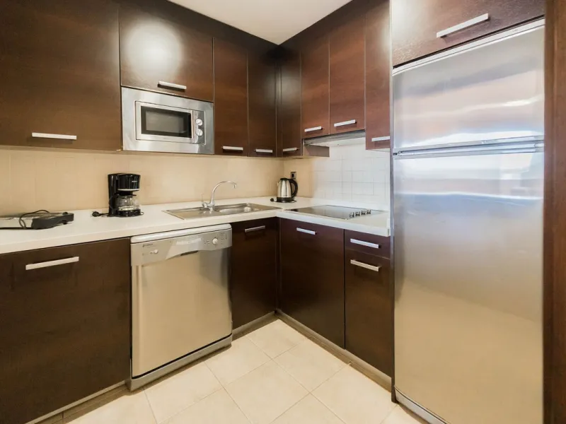 A safe investment in the third line of the beach. Luxurious apartment with side views of the Mediterranean Sea, just 100 meters from the well-known Bil Bil Beach. The property belongs to the Arcosur tourist complex, managed by Pierre & Vacances. It has a 